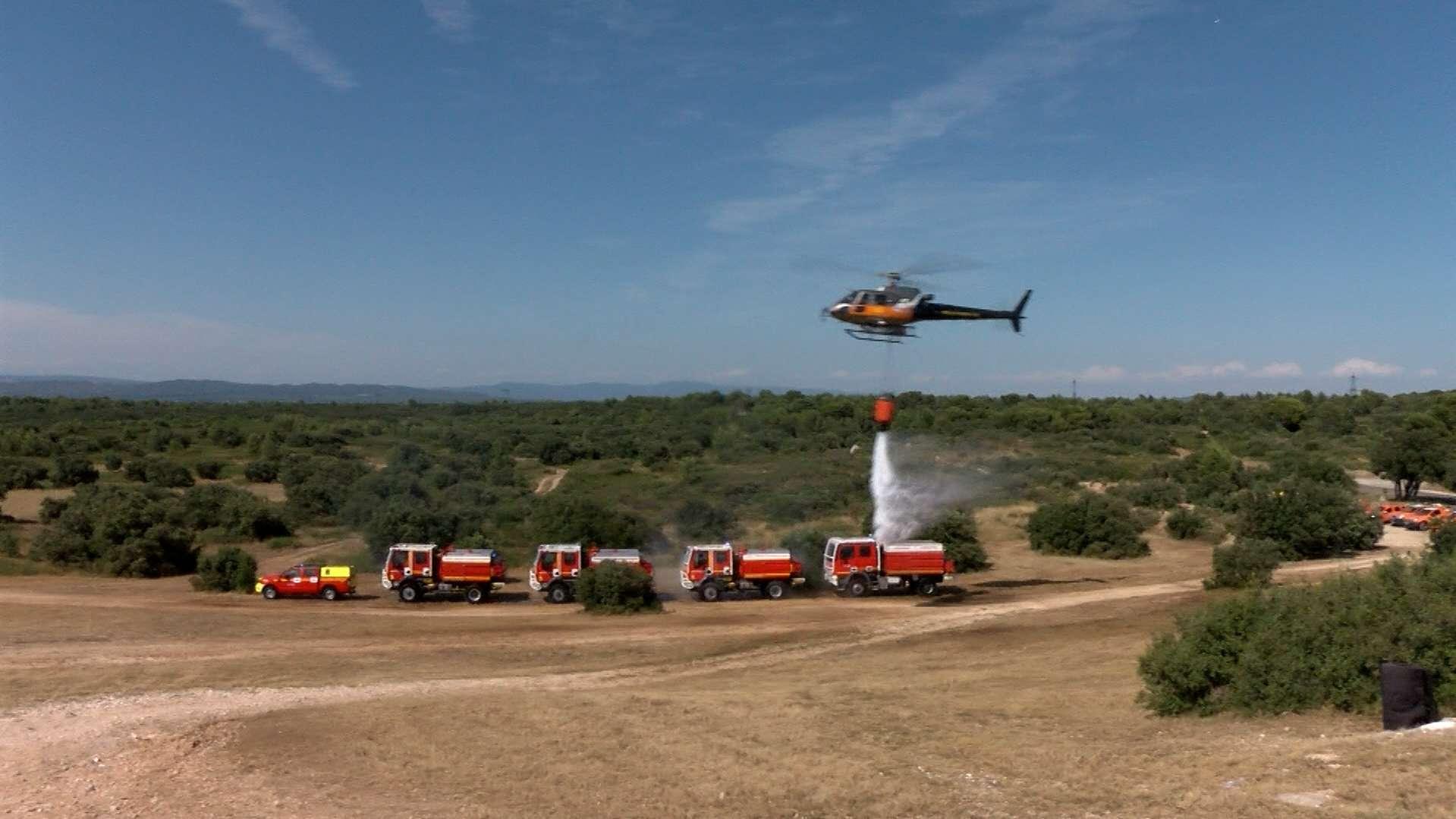 Un départ de feu à Saint-Victoret : l'hélicoptère bombardier d'eau mobilisé, des élèves confinés
