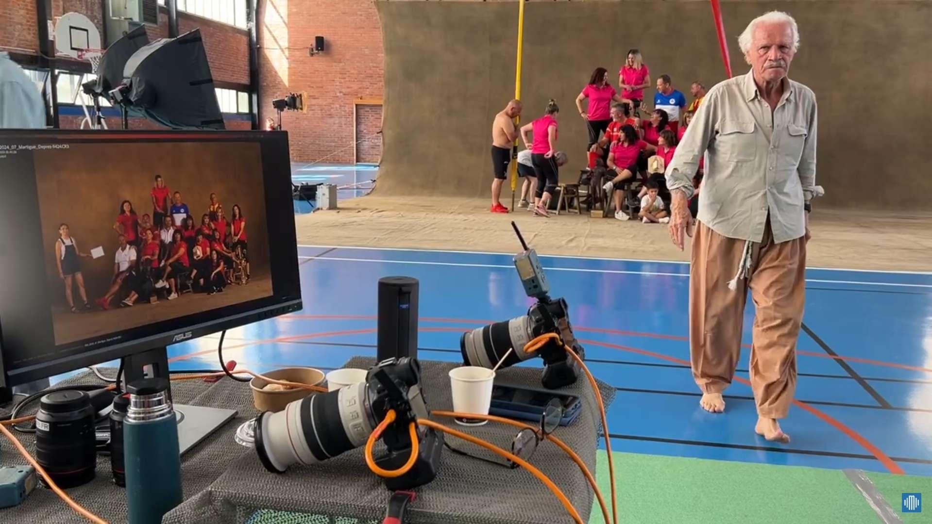 « Les Français et Ceux qui vivent en France » : Yann Arthus-Bertrand installe son studio photo à Marseille