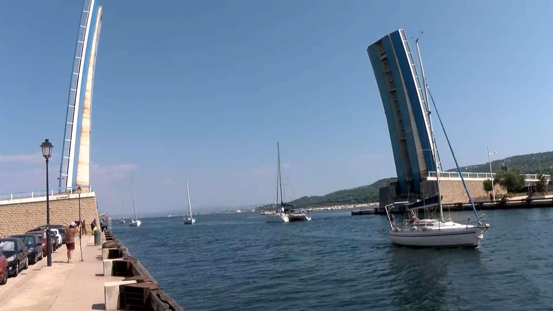 Martigues: le pont levant de nouveau ouvert