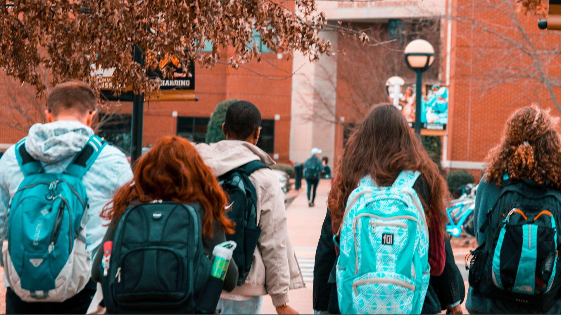 Les assistants sociaux bientôt moins présents dans certains établissements scolaires ?