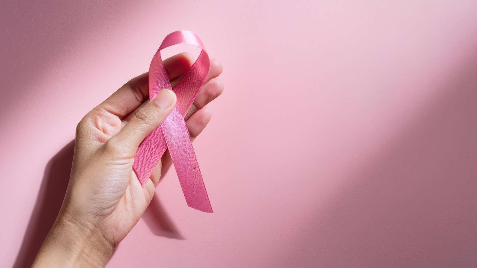 Cancer du sein : "Le mental fait énormément, on en guérit vraiment", le témoignage poignant d'Angélique