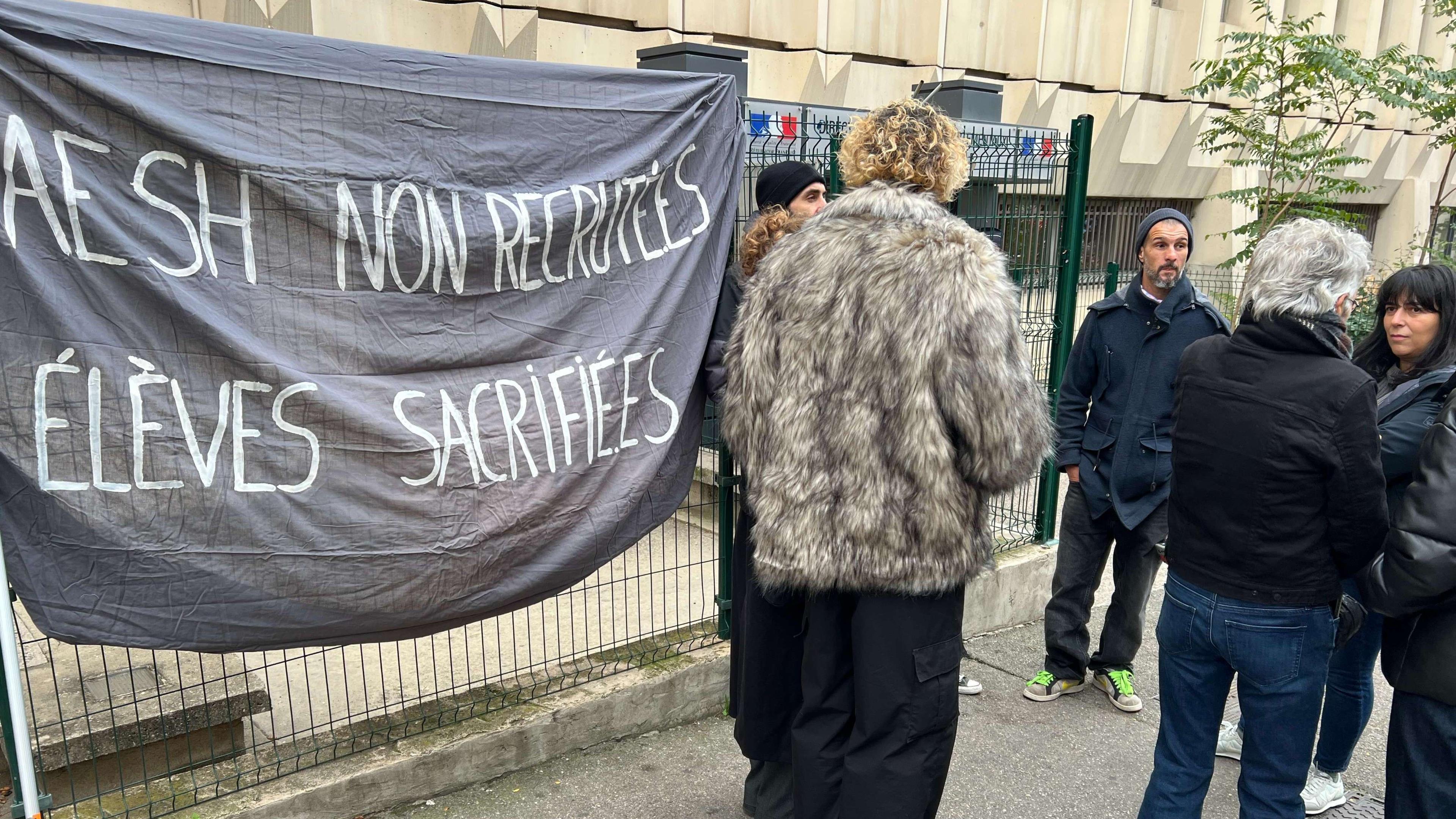 Grève des professeurs du lycée Saint-Exupéry de Marseille pour une demande d'AESH