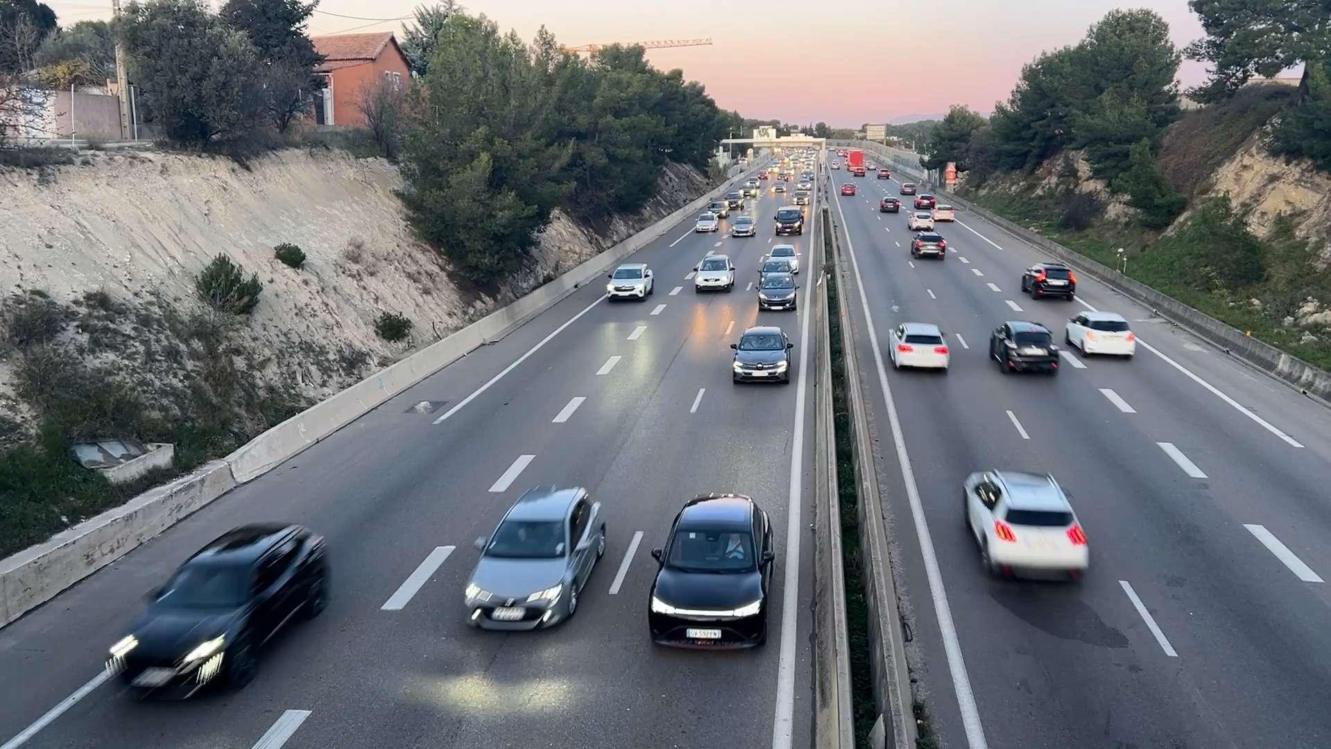 L'UE va réexaminer "le plus tôt possible" l'interdiction prévue en 2035 des véhicules thermiques