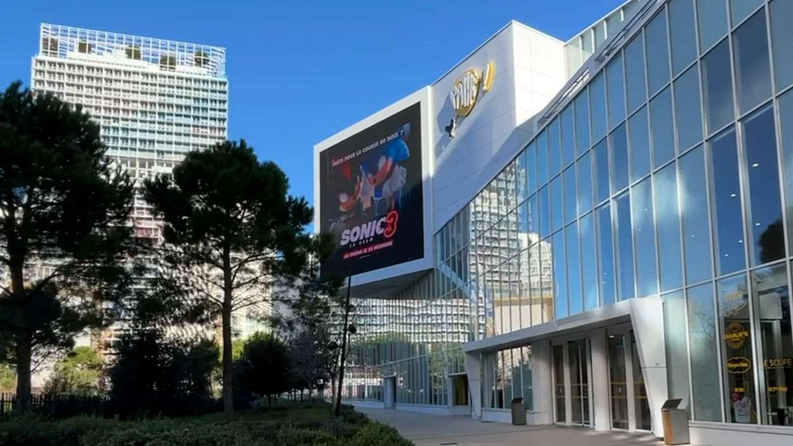 Marseille : le petit papa Noël arrive au Pathé La Joliette