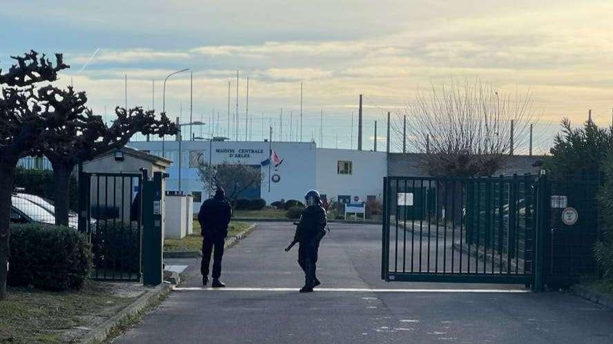 La prise d'otages à la prison d'Arles est terminée, le détenu s'est rendu