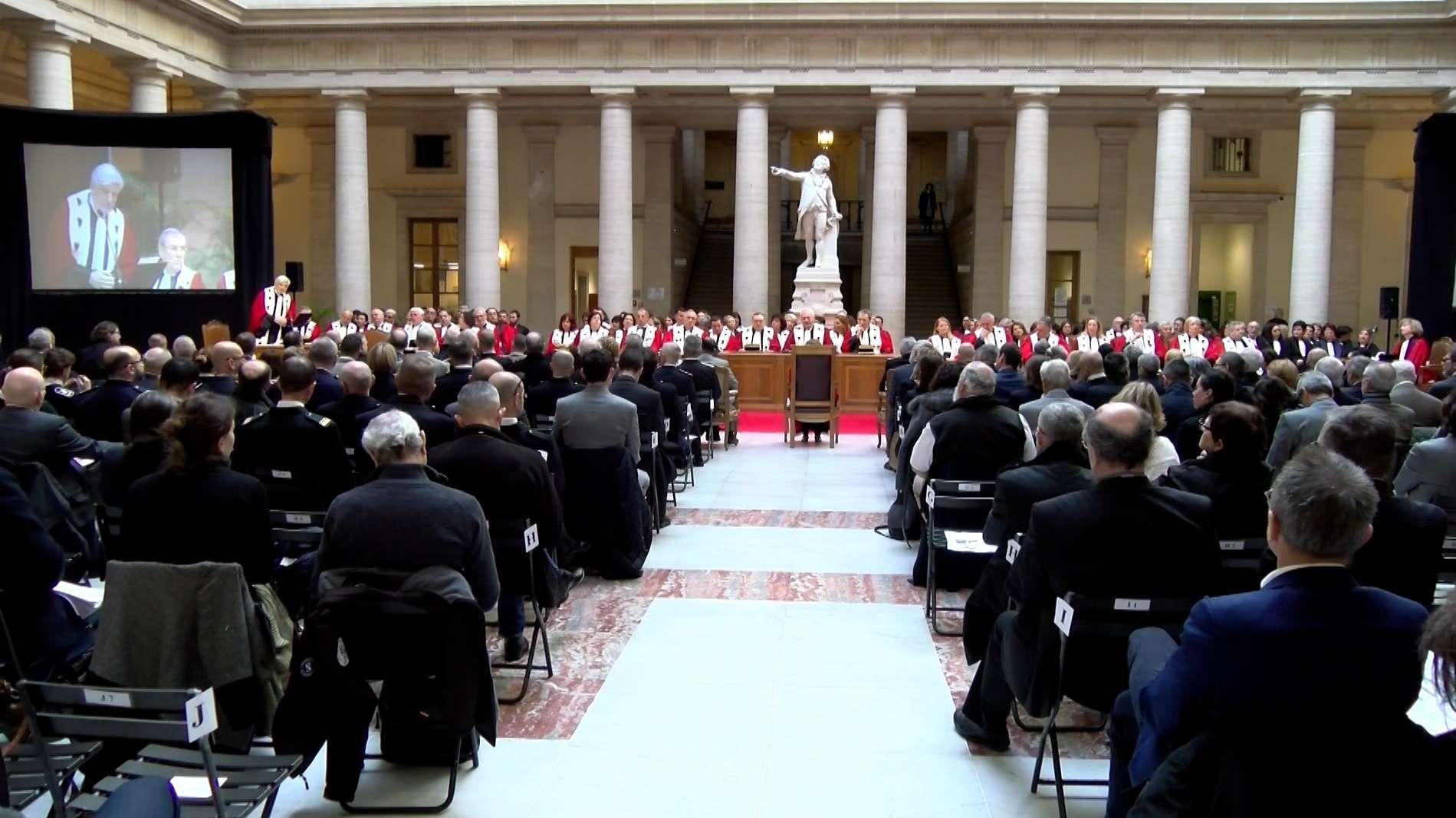 "SOS judiciaire" à la cour d'appel d'Aix-en-Provence, noyée sous les dossiers