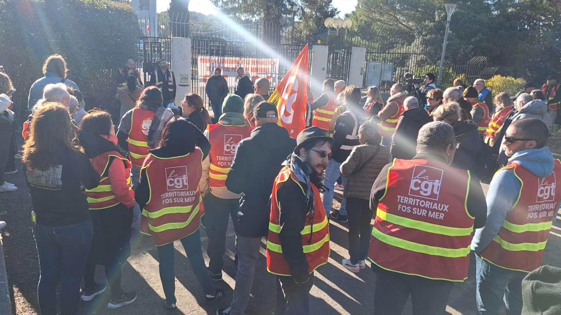 L’hôpital de Martigues saturé, la CGT s’est mobilisée ce matin devant la sous-préfecture