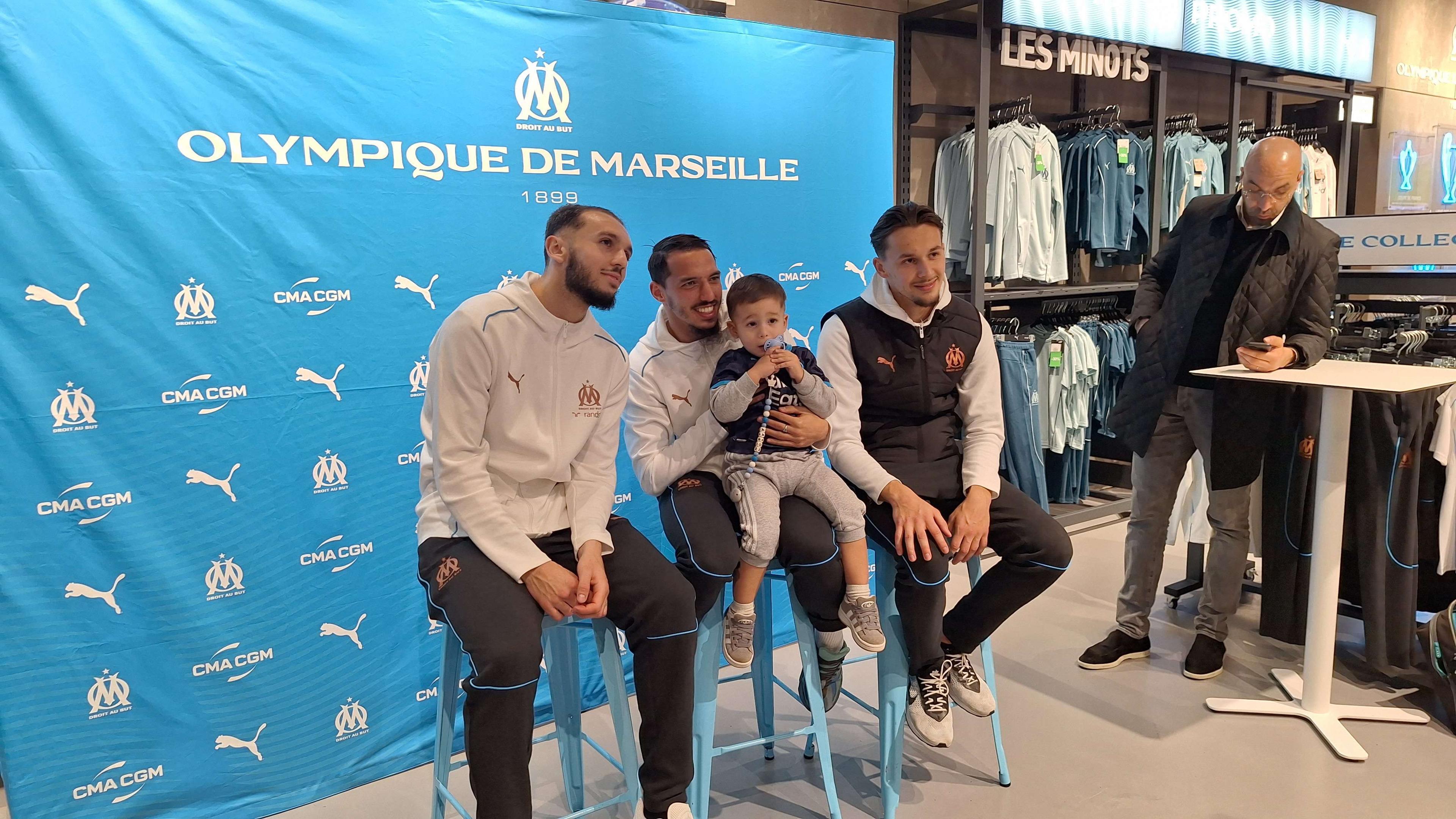 OM : une foule immense pour la séance de dédicace avec Gouiri, Bennacer et Dedic 