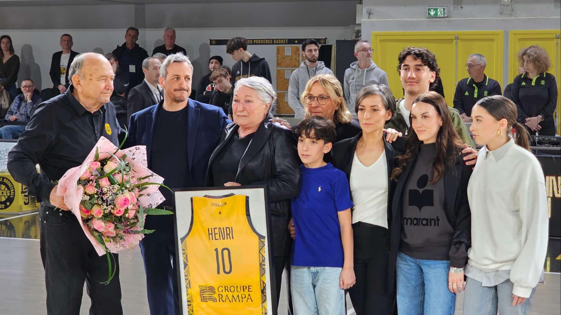 Vidéo. Fos Provence Basket rend hommage à Henri Giuitta