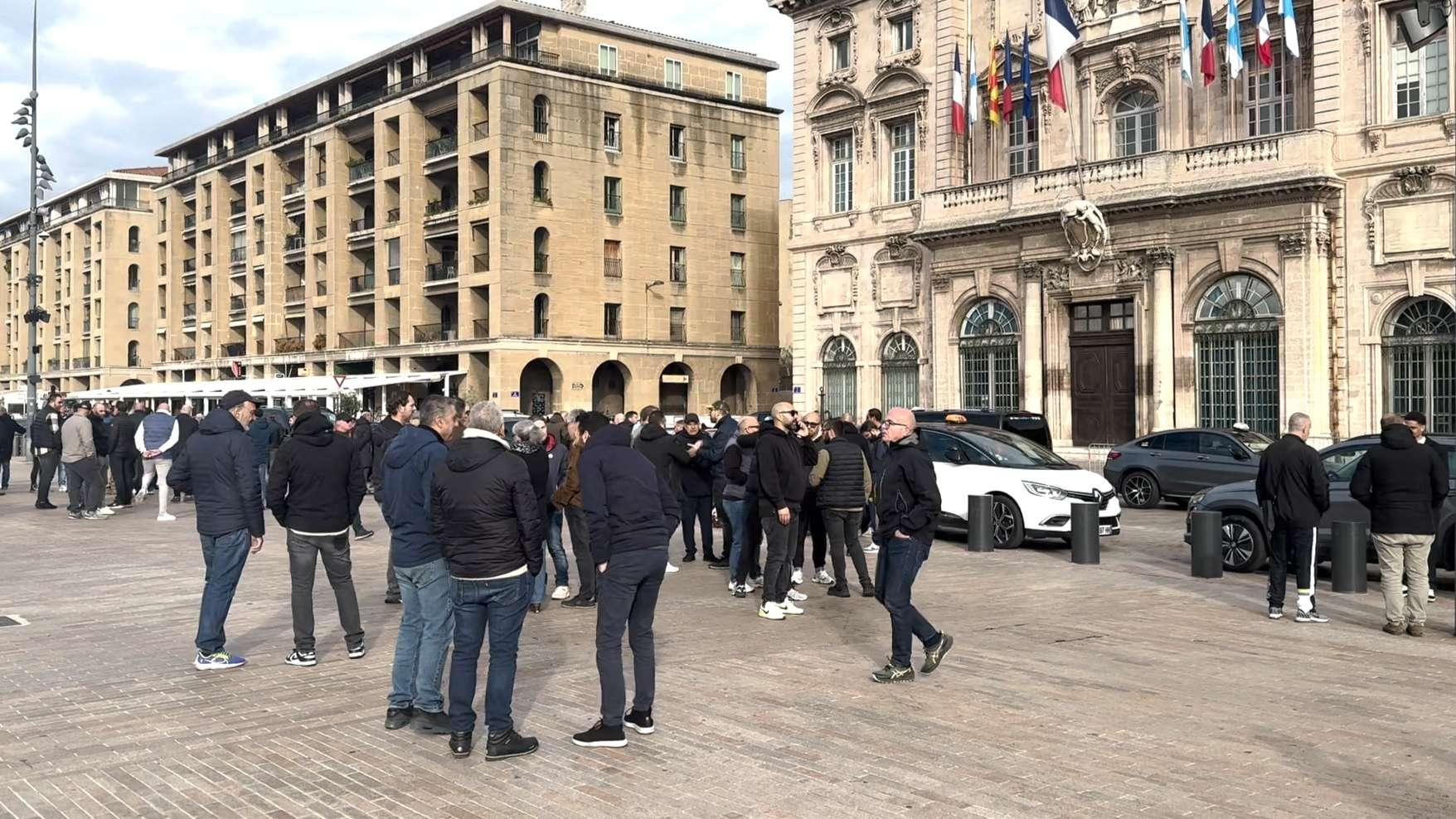  Marseille : le point sur la manifestation des taxis devant l’hôtel de ville