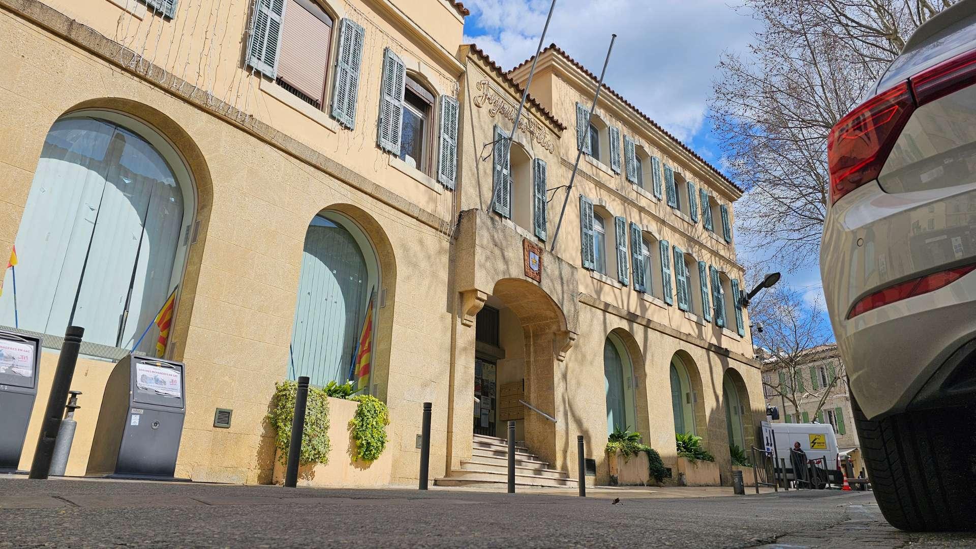 Istres : la vente de l'ancien hôtel de ville à la métropole jugée "scandaleuse" par l'opposition