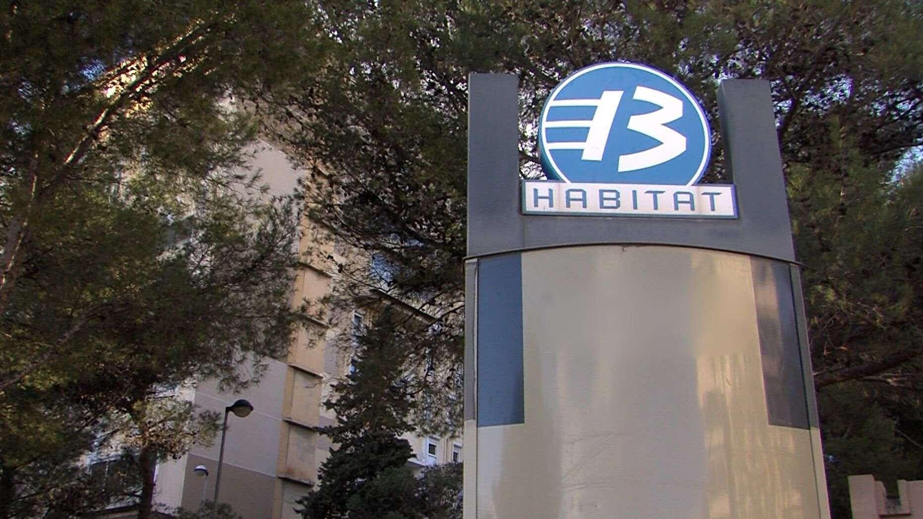 Marseille : privés d'ascenseur après un incendie, les locataires des Aygalades aidés par des porteurs