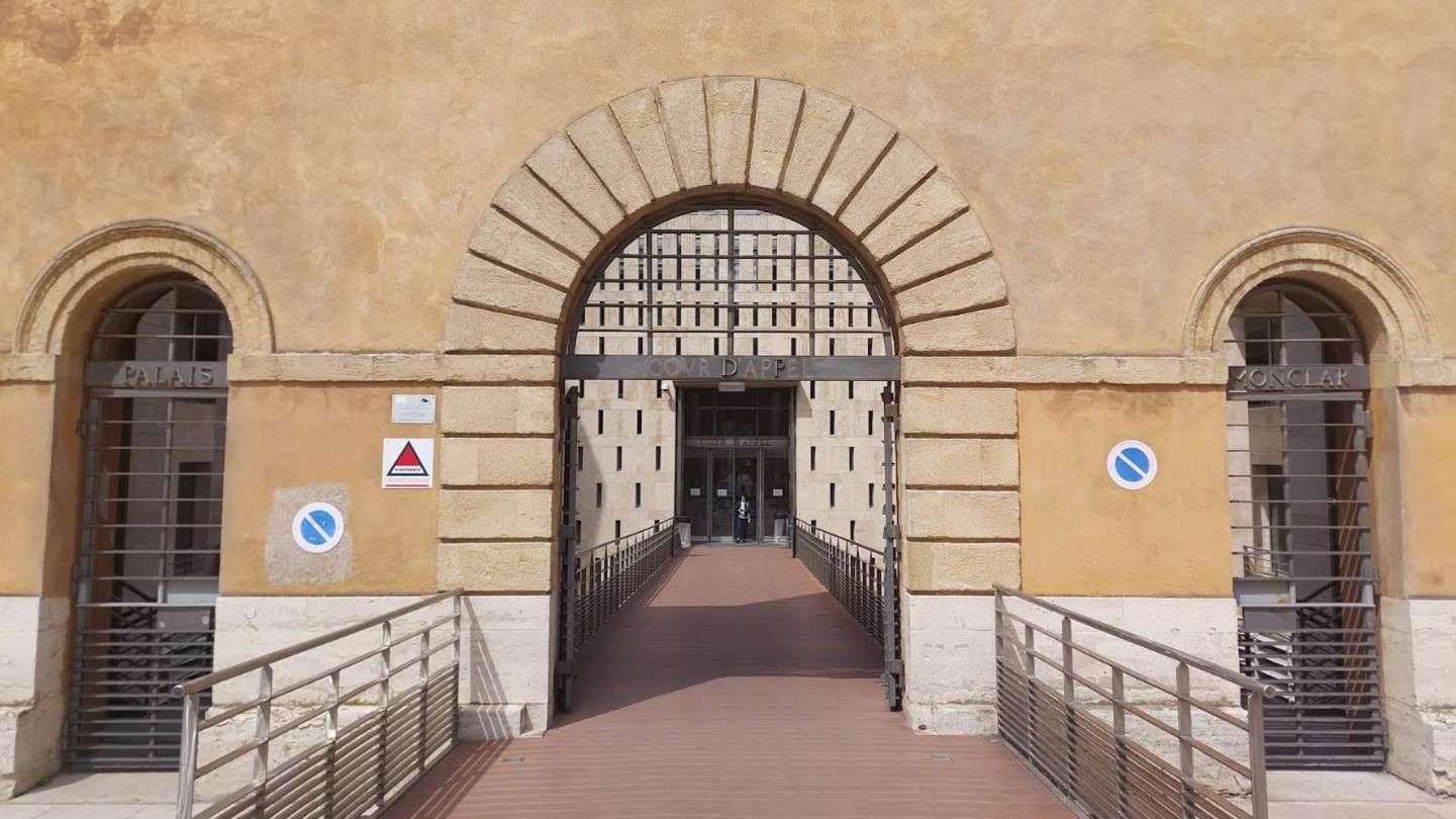 Jets contre le consulat russe à Marseille : peine réduite en appel pour un des deux chercheurs