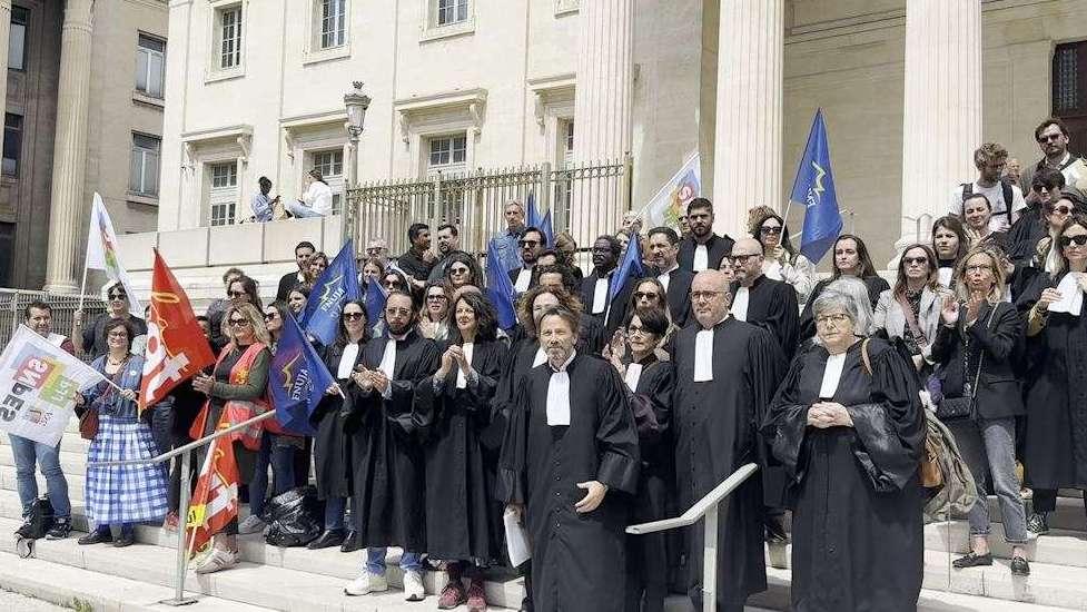 “Des moyens pour l’éducation, pas pour l’enfermement” : la PJJ et le barreau de Marseille se mobilisent contre la loi Attal