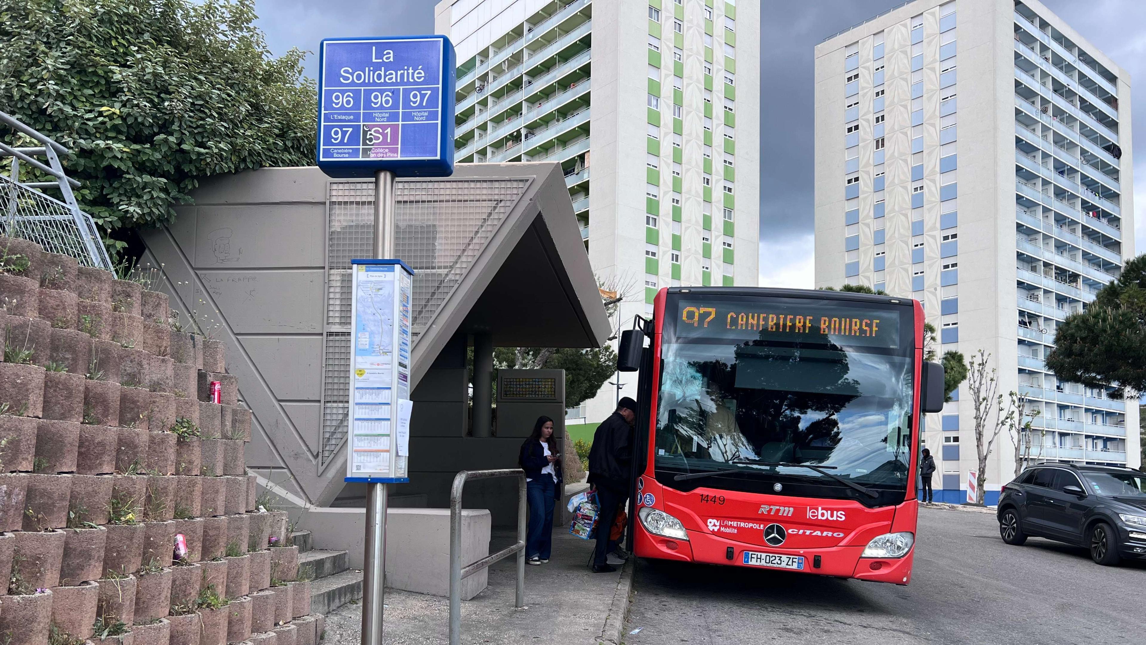 "On est oubliés" : à la Solidarité, les habitants en colère après l’arrêt du bus de nuit