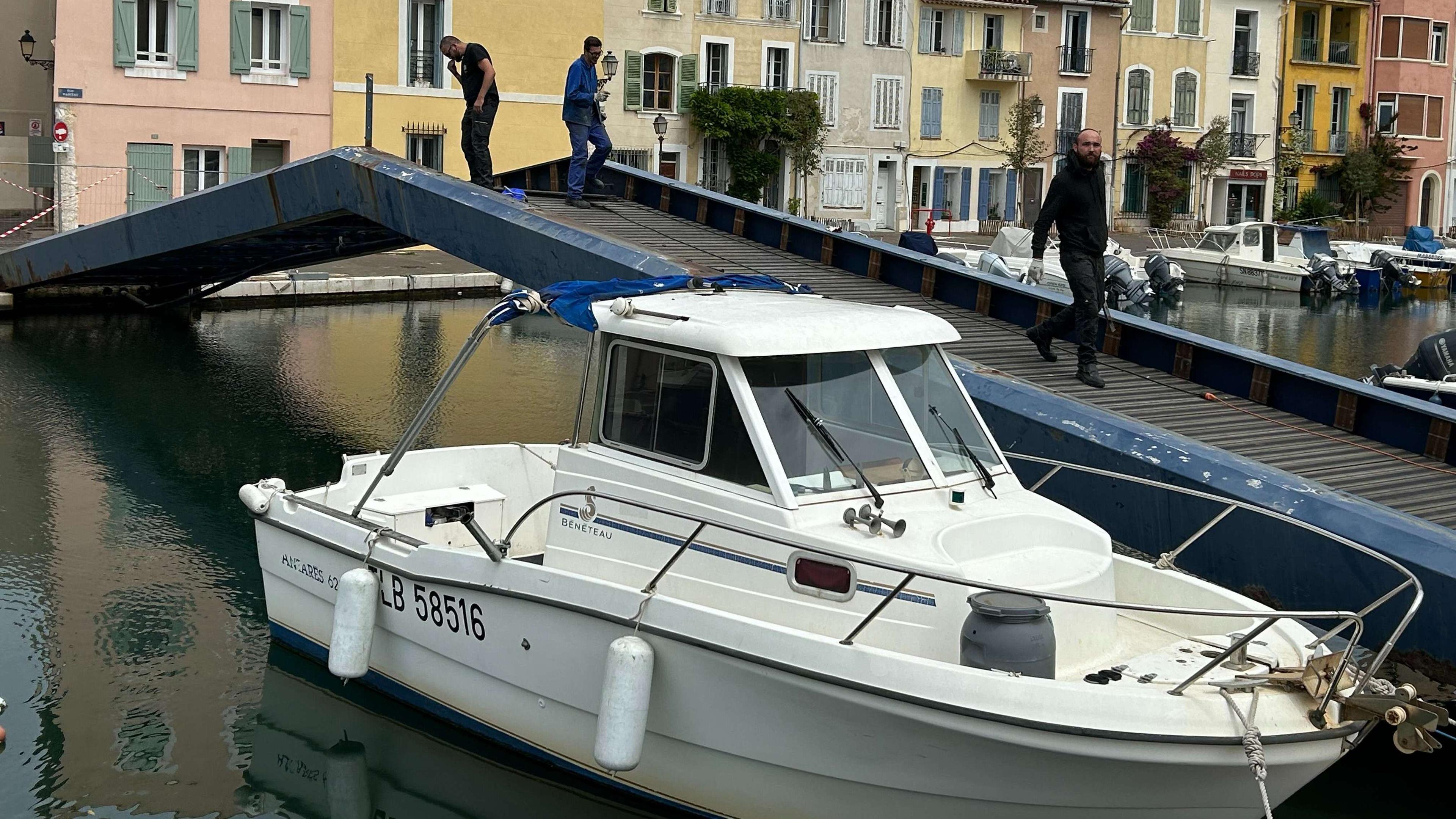 Vendredi 9 mai à Martigues, ils ont - vraiment - fait le pont