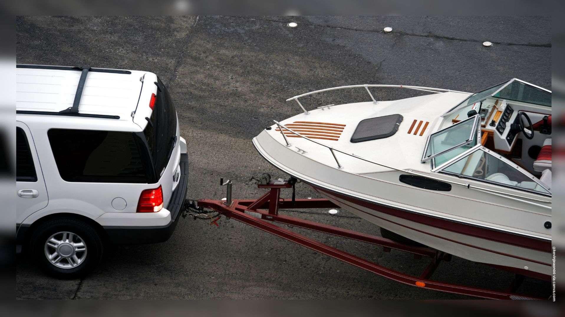 L'A8 coupée sur 3 voies après un accident impliquant un véhicule remorquant un bateau