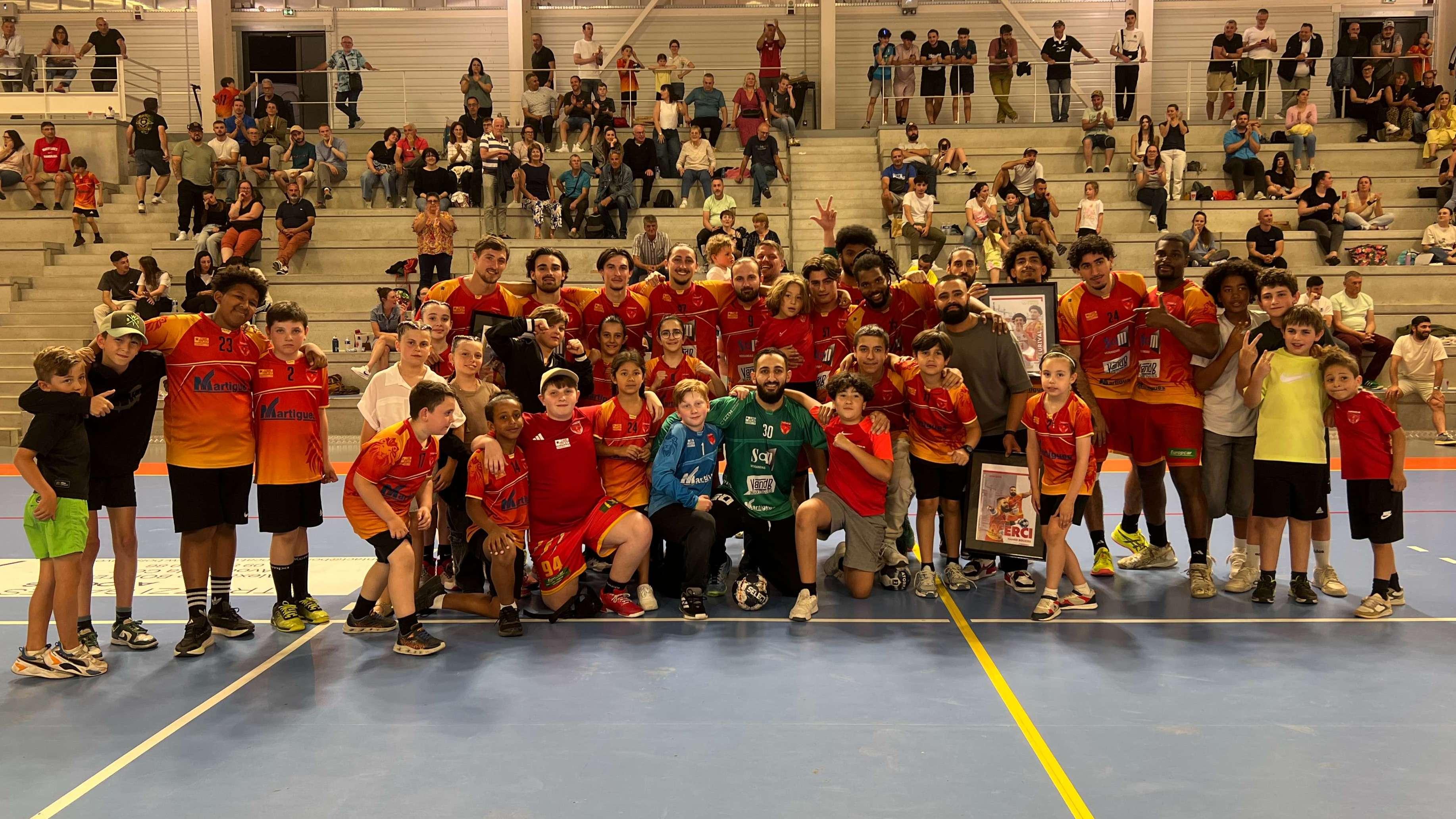 Martigues Handball se maintient sportivement et offre un beau jubilé à six joueurs