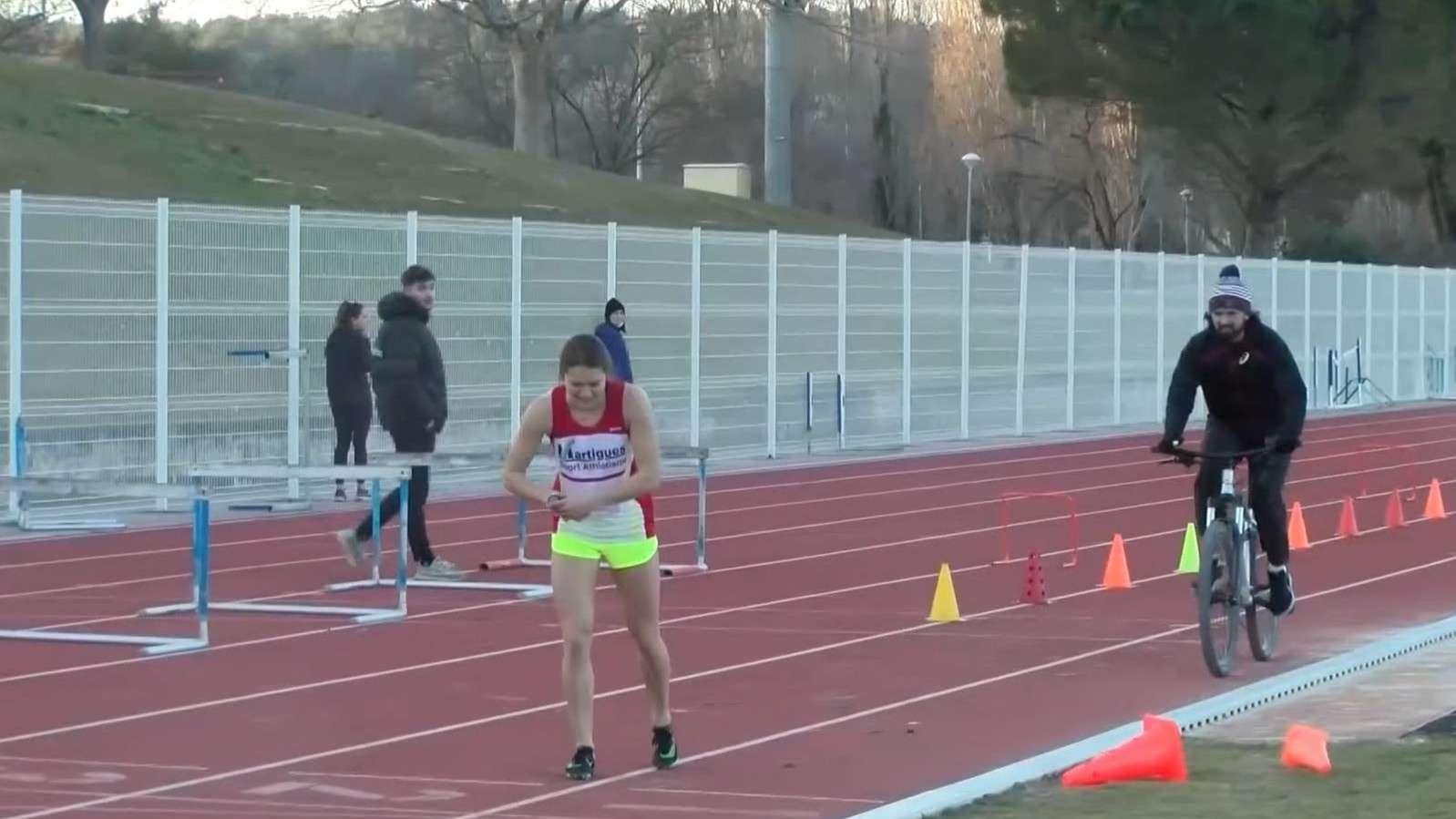 Énorme chrono de l'athlète martégale Maëliss Trapeau sur 800 m 