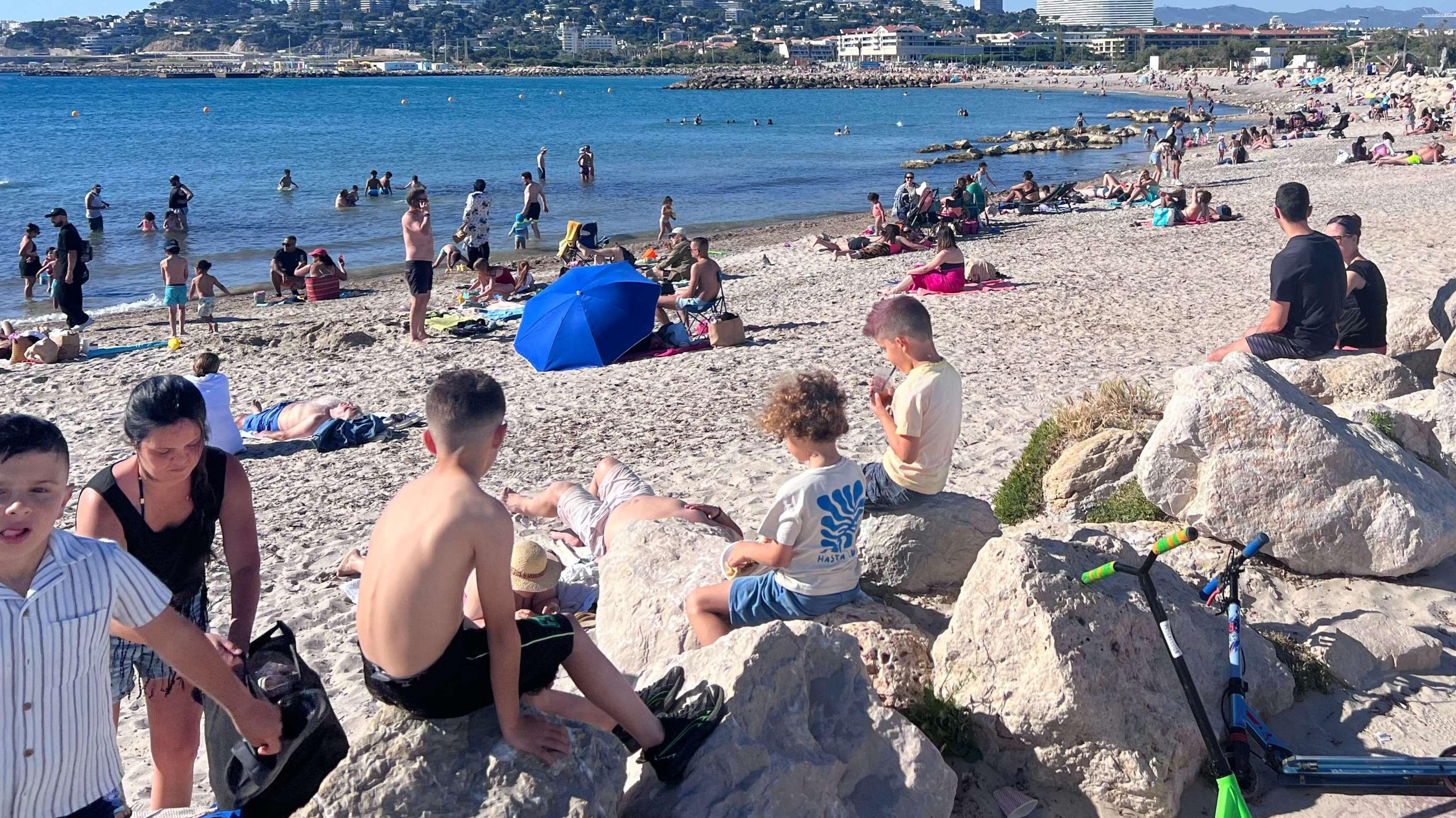 Fumer bientôt interdit sur les plages et dans plusieurs lieux publics : les Marseillais partagés