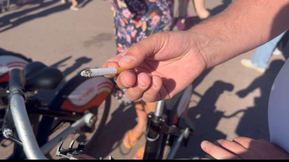 La cigarette officiellement bannie à la plage, au parc et devant les écoles
