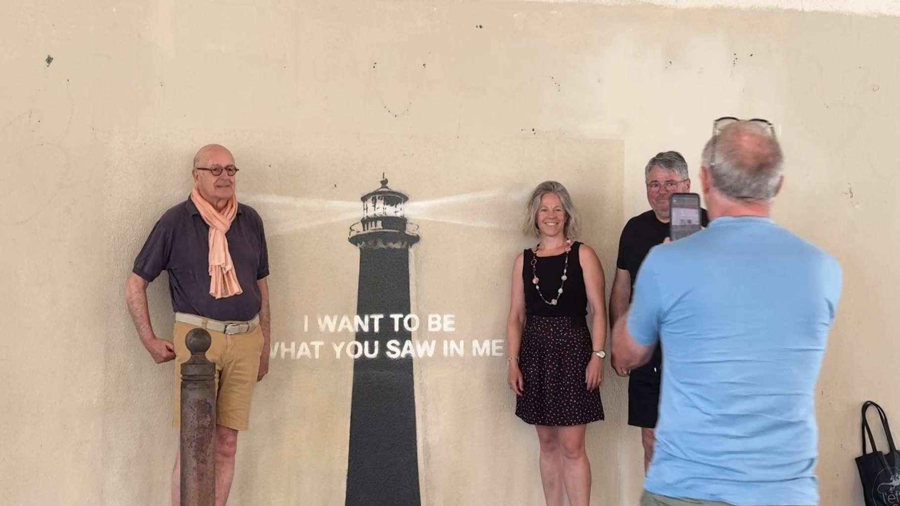 "C'est très excitant" : à Marseille, le nouveau Banksy séduit habitants et touristes