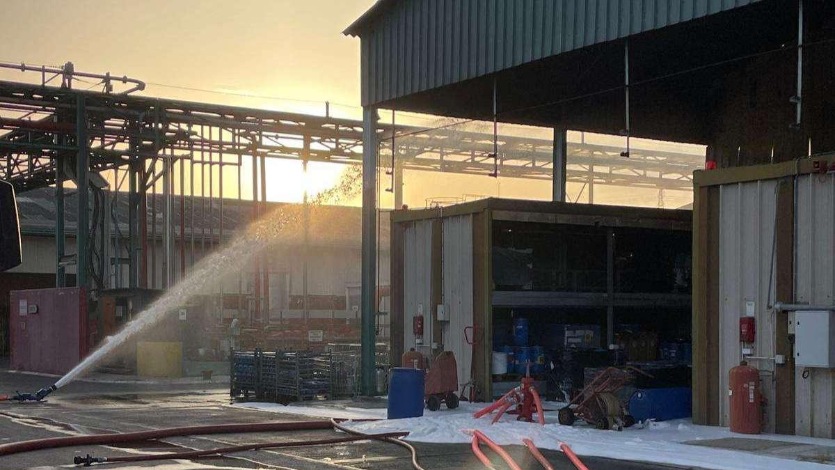 Rognac: une pollution de l'étang de Berre constatée après l'incendie
