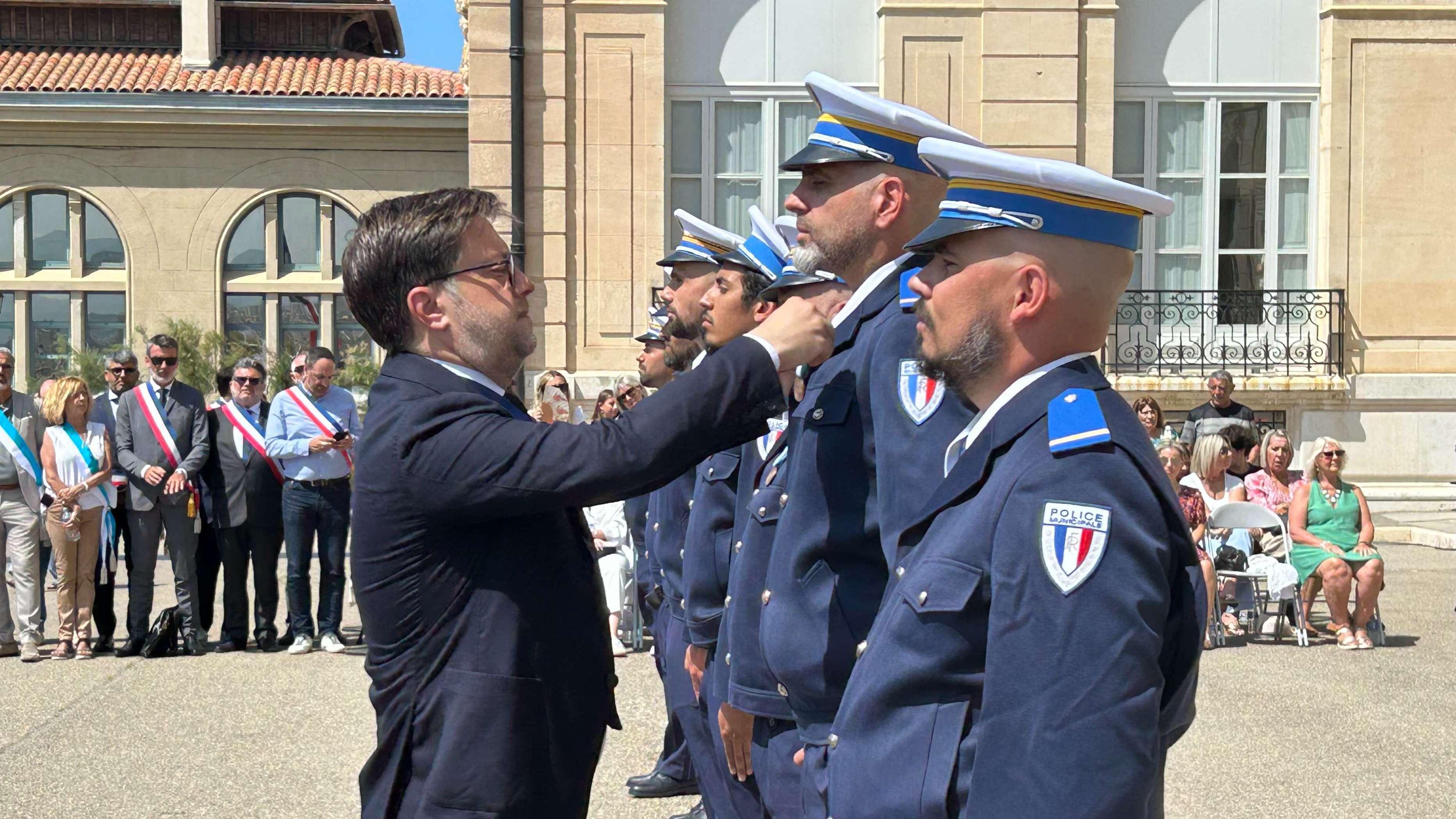 La Ville de Marseille salue les “gestes héroïques” de plusieurs policiers municipaux