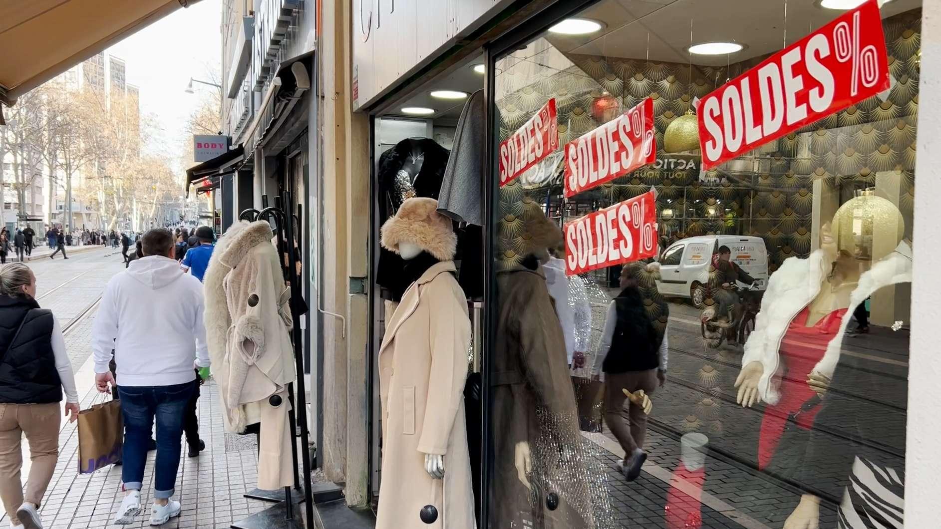 Soleil et "bonnes affaires" pour le lancement des soldes d'été