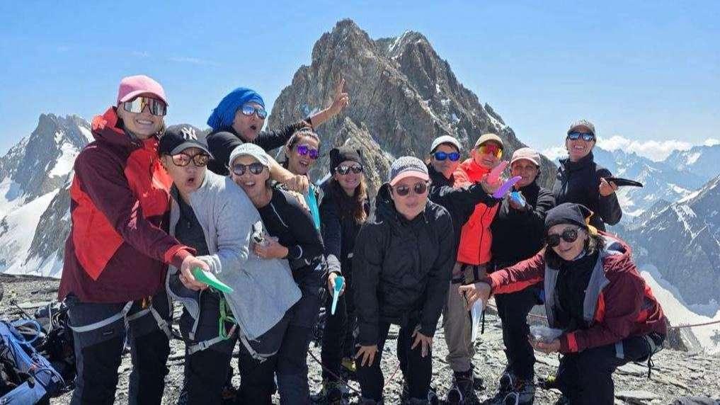 "Un message d'espoir" : après avoir surmonté un cancer, 15 femmes provençales vont monter un sommet des Alpes avec l'ADER