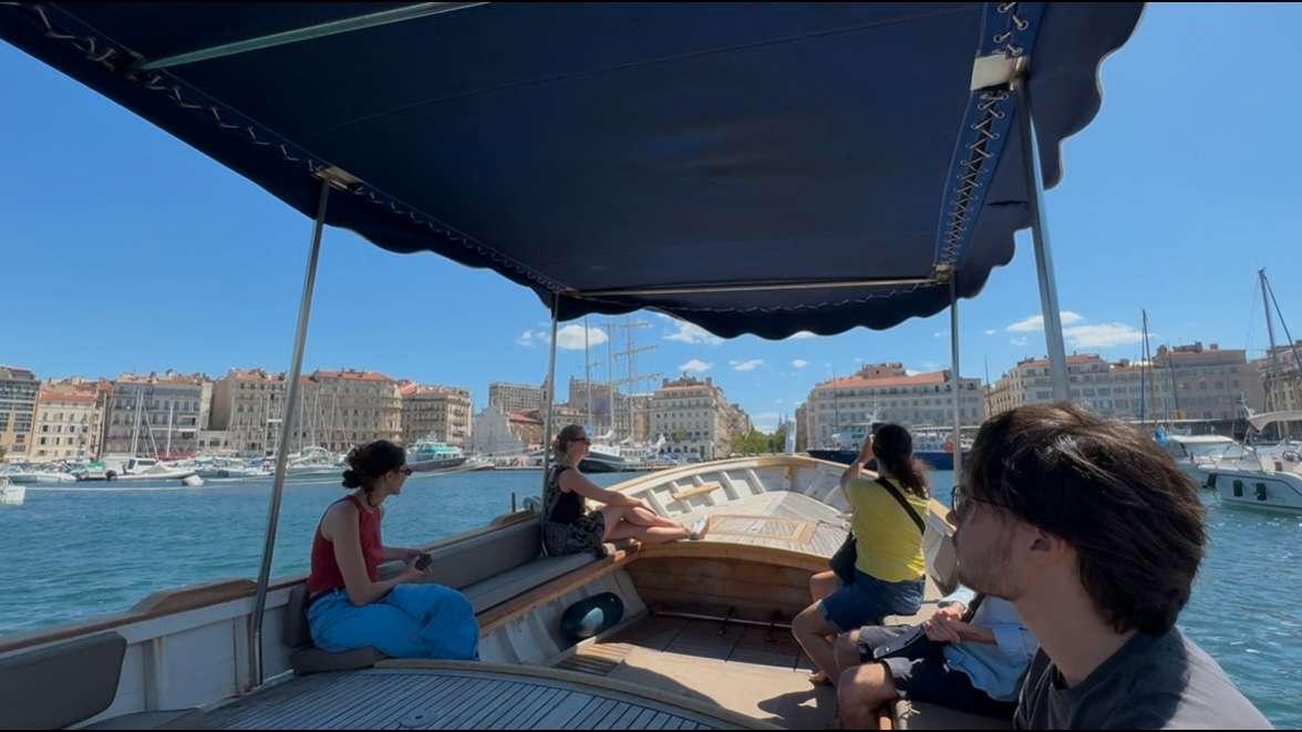 Embarquez à bord d’une barque pour une visite unique au cœur de Marseille