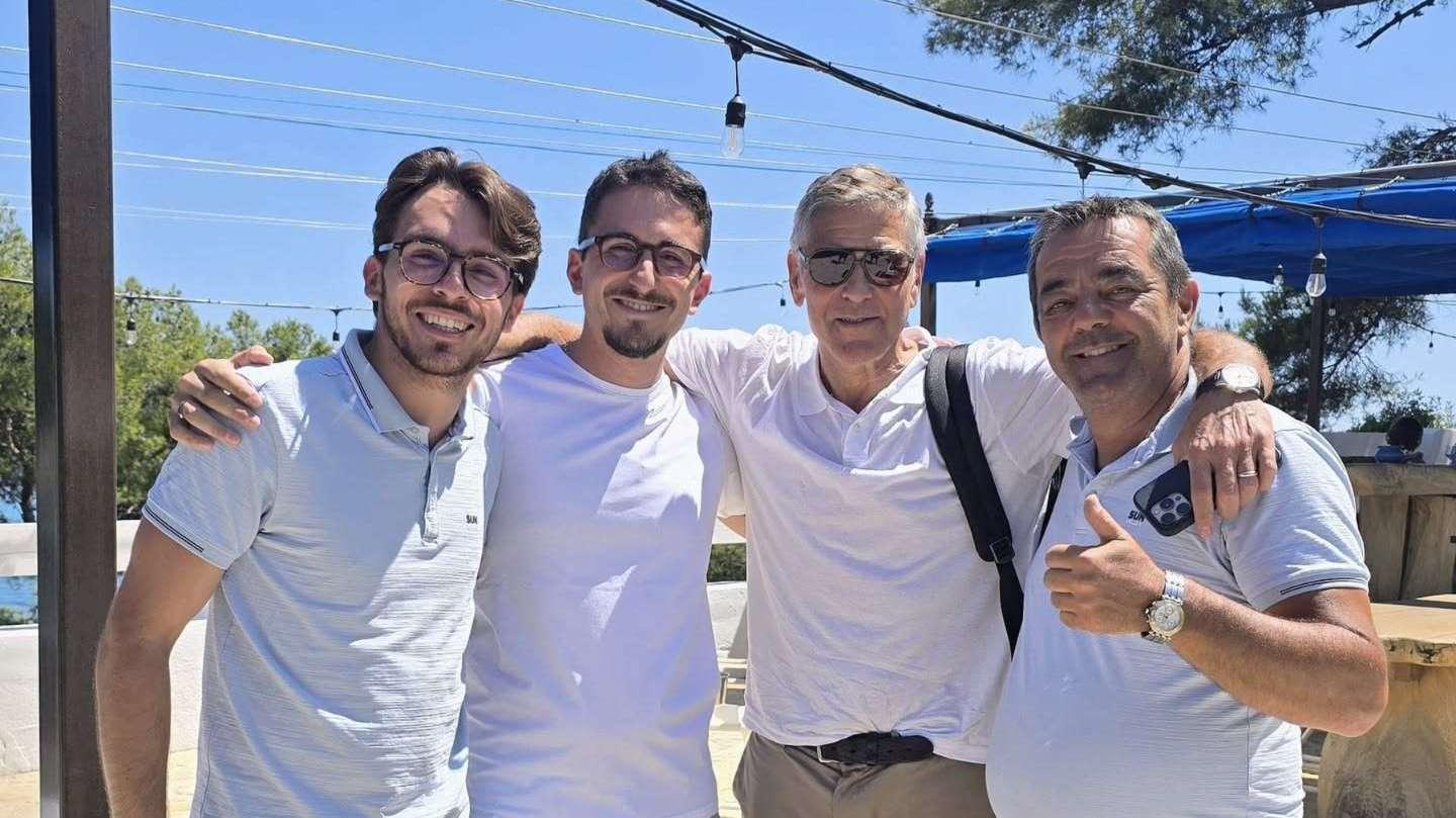 Georges Clooney vu dans un restaurant à La Ciotat