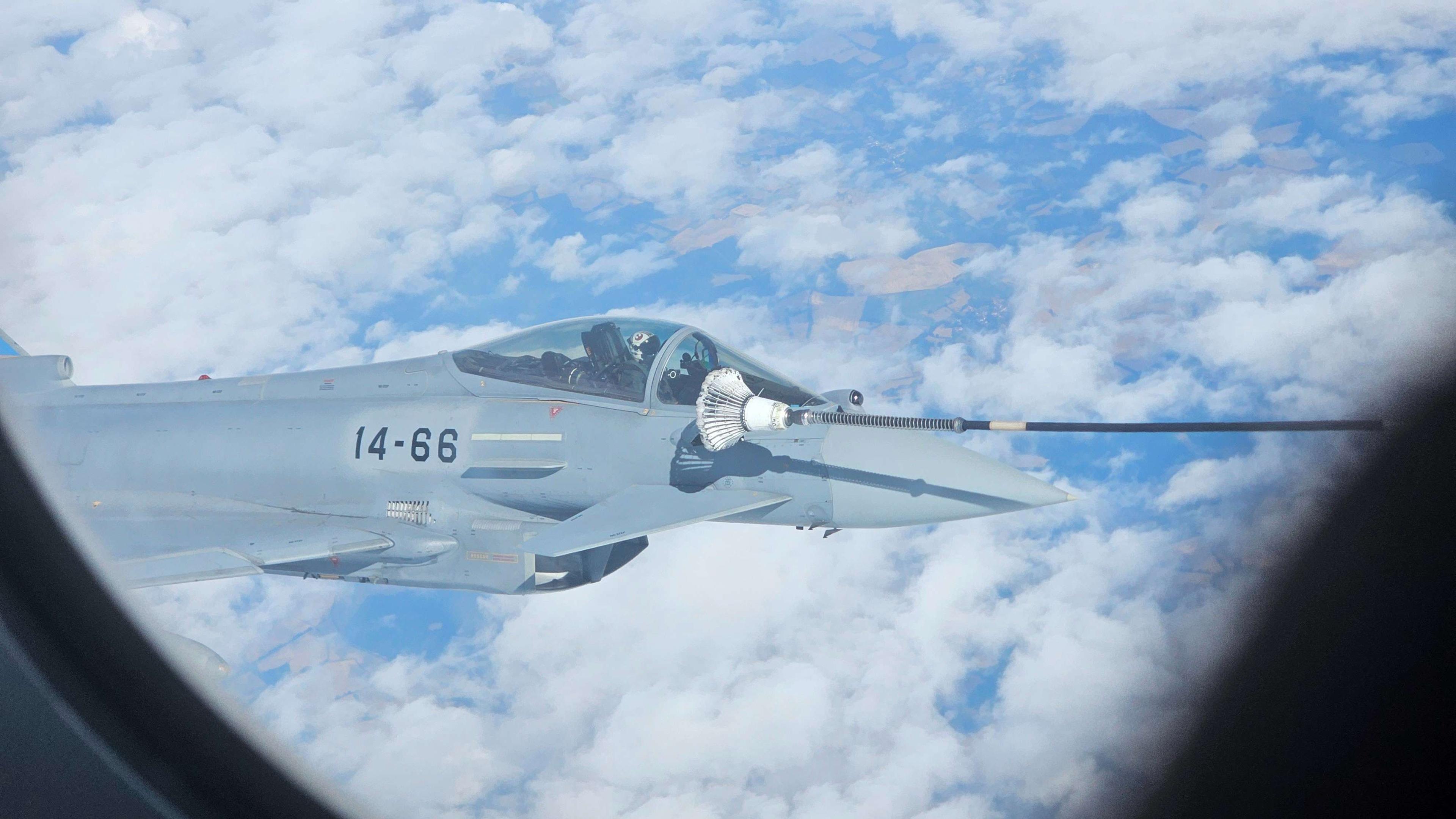 EN IMAGES. Des avions de chasse européens ravitaillés en vol