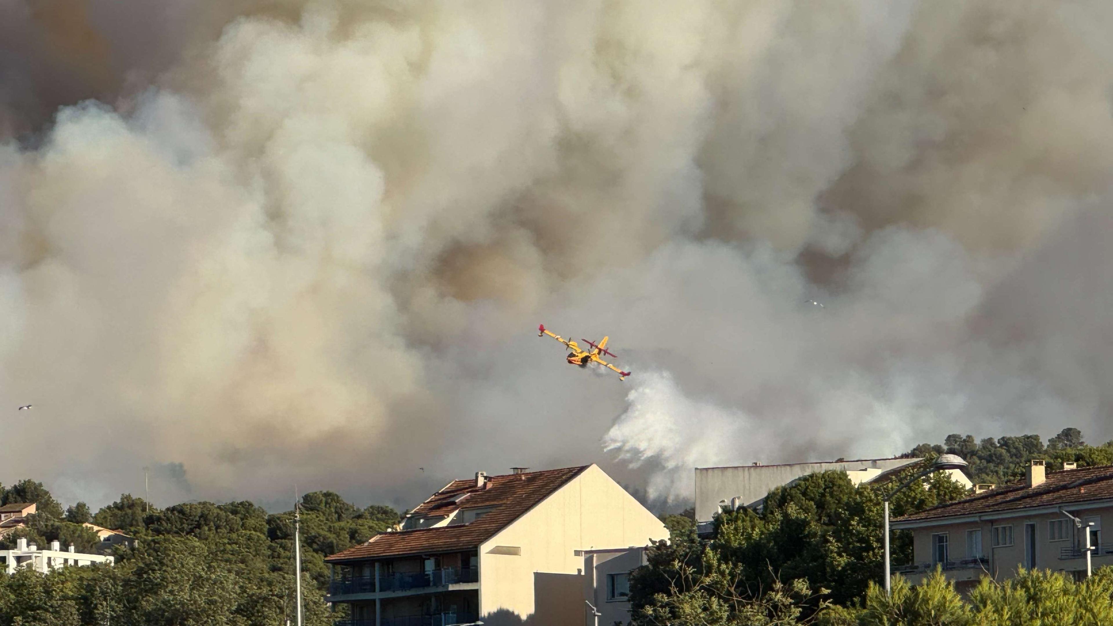 Feu à Martigues: "On est pleinement dans la lutte" (S.Guyot Pompiers 13)