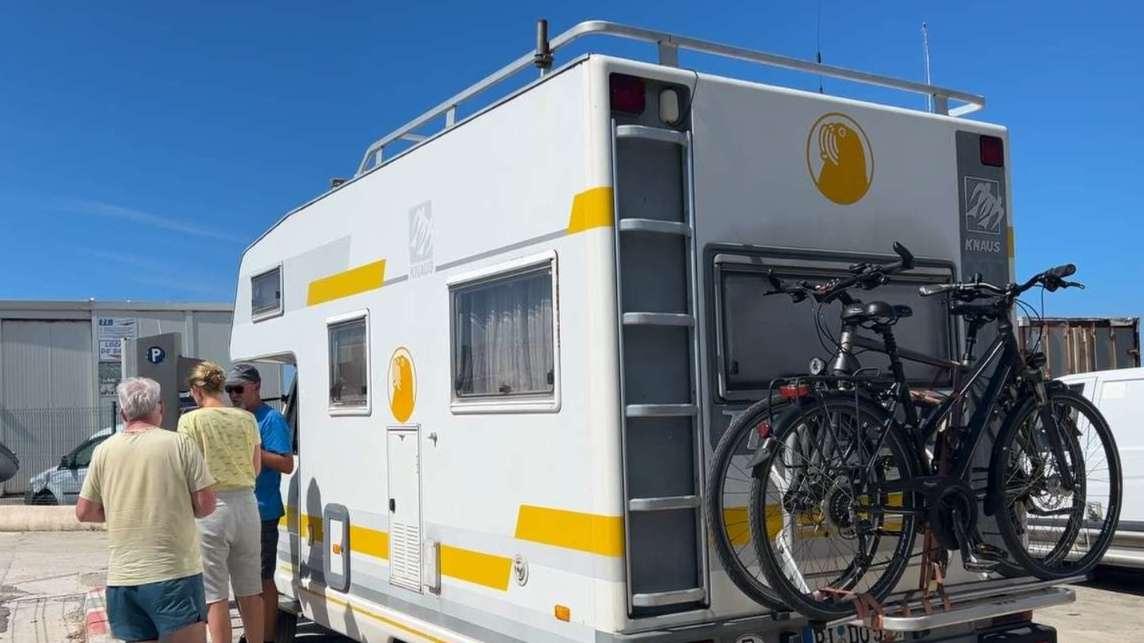 Plage de Carro à Martigues, les camping-cars sont moins nombreux