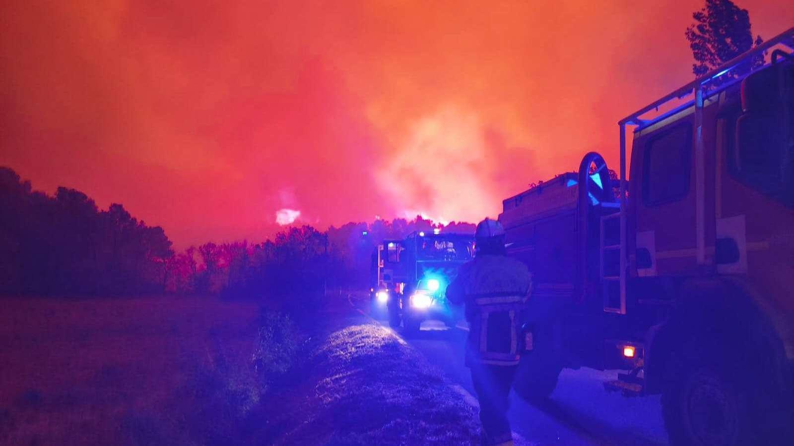 Incendie dans l'Aude: "Une catastrophe d'ampleur inédite", selon Bayrou