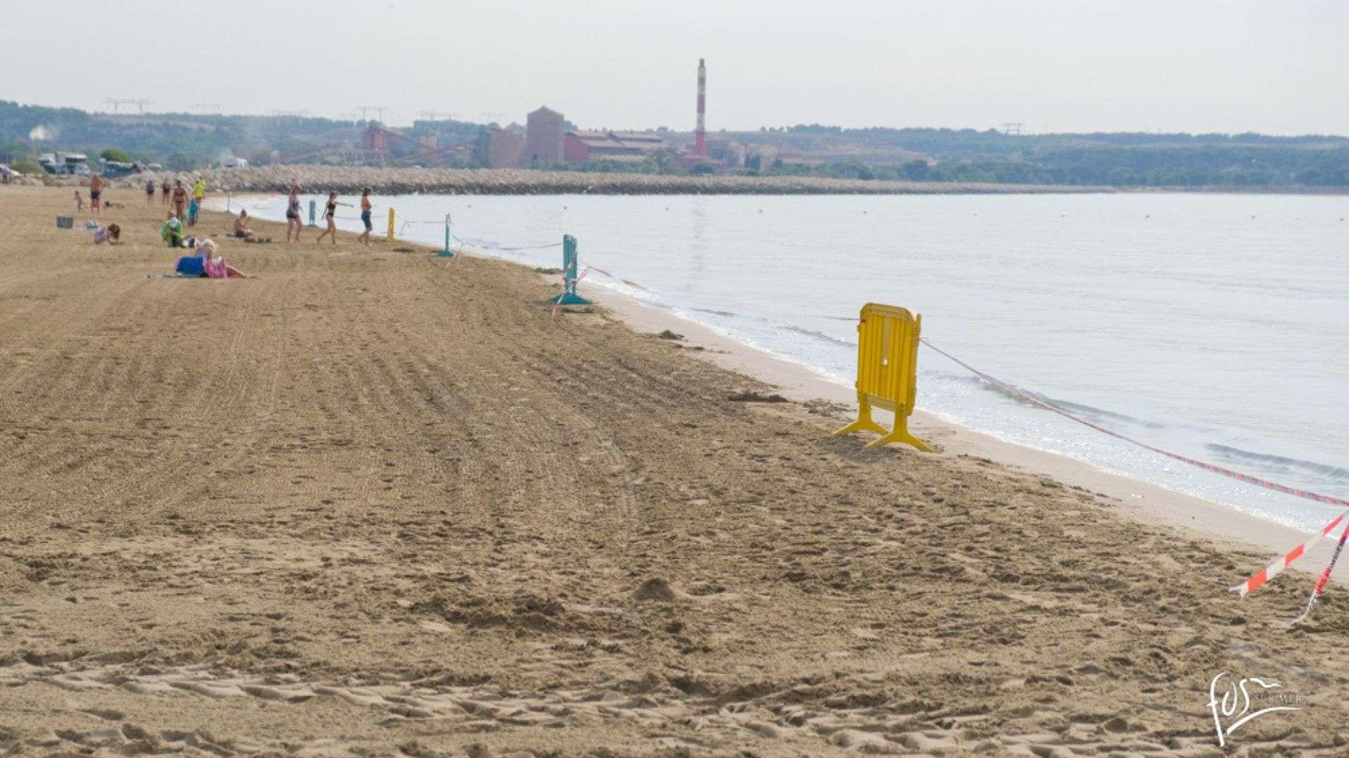 Pas de nappe d’hydrocarbures à Fos-sur-Mer : la Grande Plage et le Cavaou rouverts à la baignade