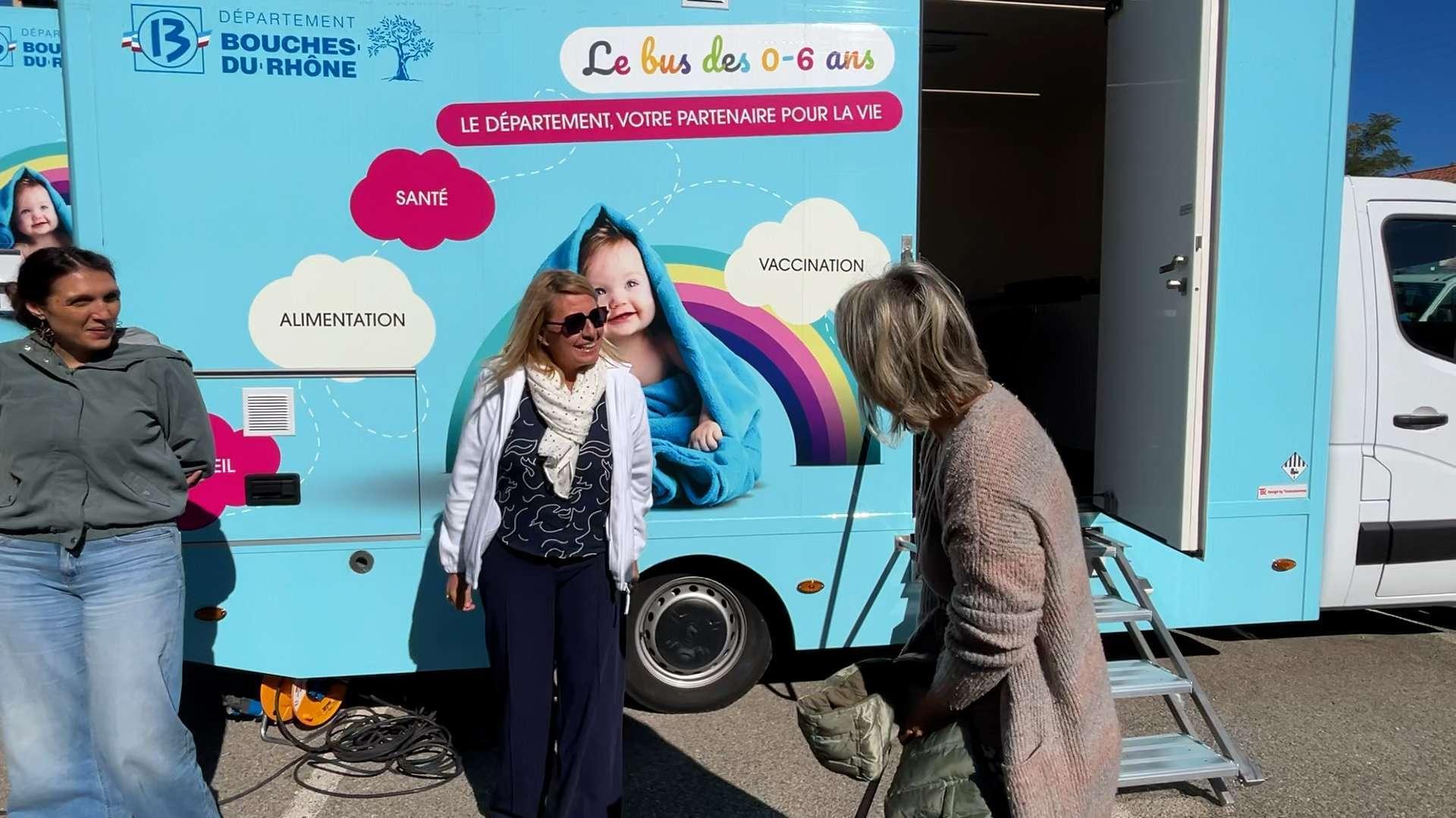 Le bus de la Protection Maternelle et Infantile où quand le pédiatre vient à vous !