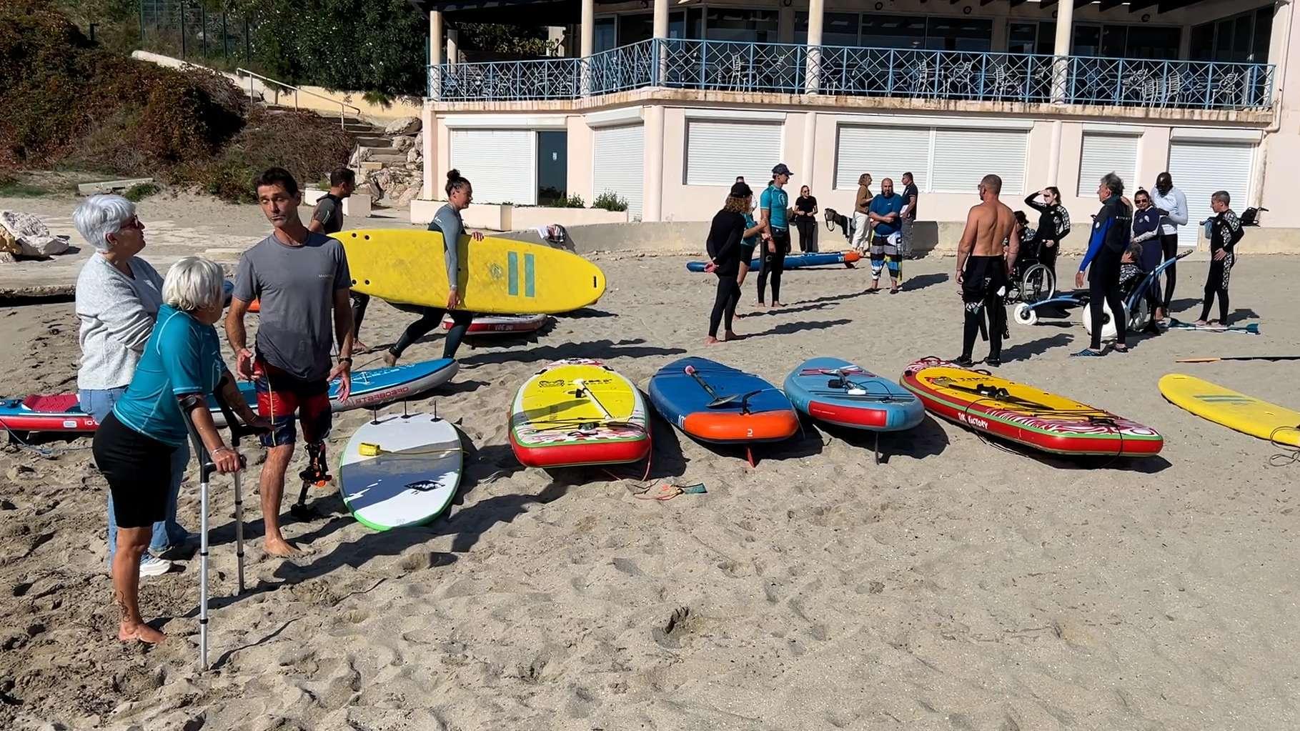 À Martigues, Éric Dargent fait rimer surf avec santé et inclusion sur la plage du Verdon