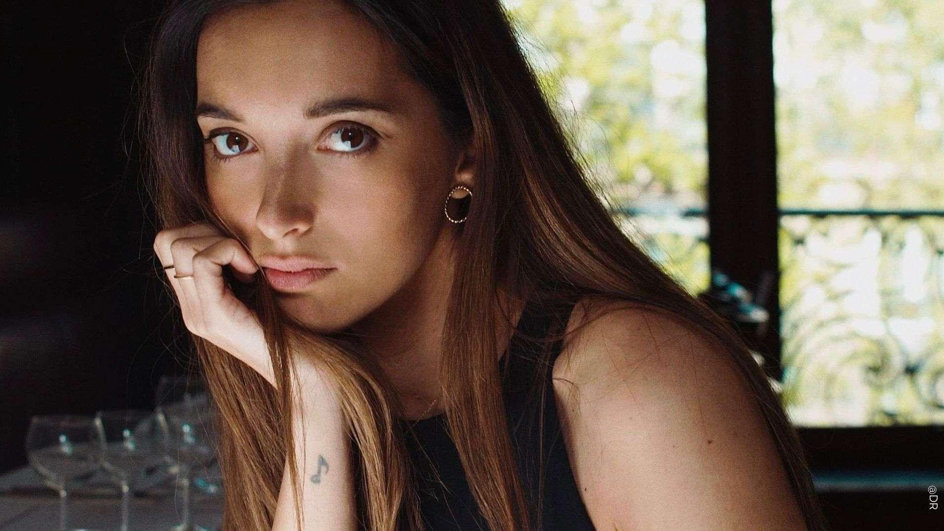 Grans : la chanteuse Dina Jeanne s'offre un duo prestigieux avec Benjamin Biolay, découvrez "Tu me plais"