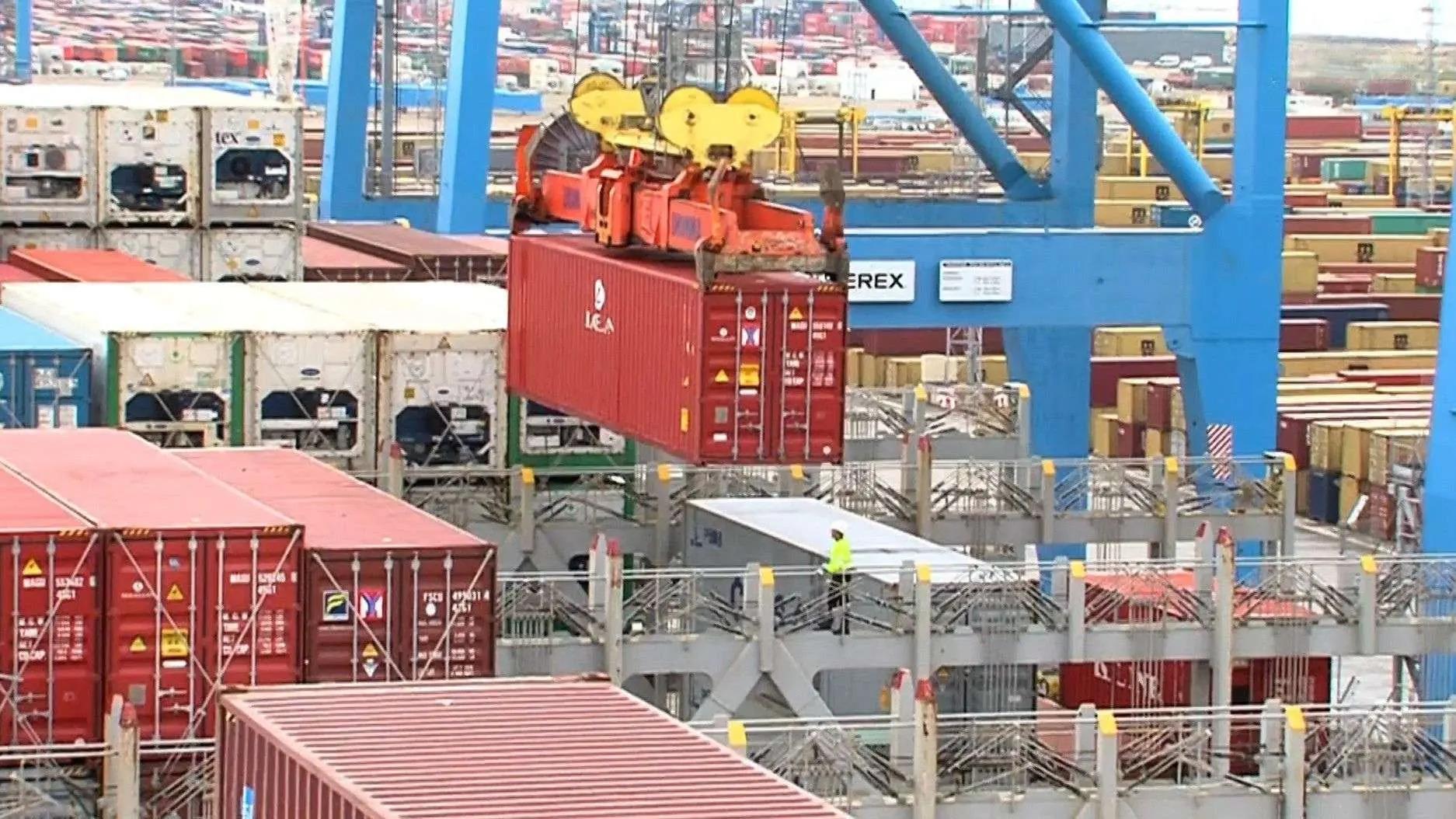 Détournement de fonds: prison avec sursis pour deux représentants CGT du port de Marseille