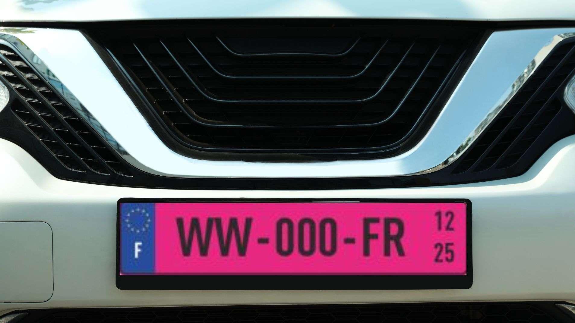 Immatriculation provisoire (WW) : des plaques roses obligatoires pour les véhicules dès 2026