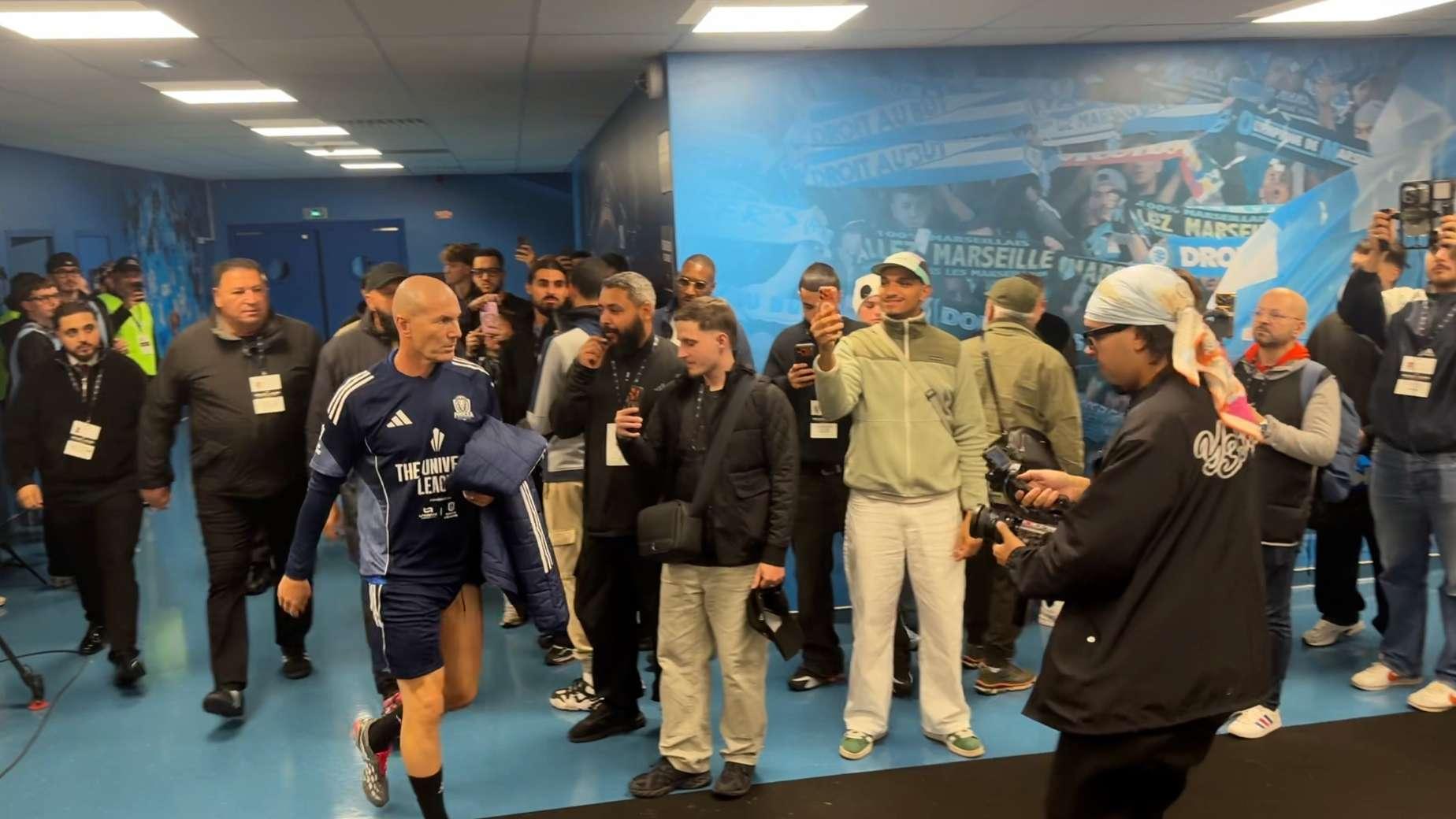 Universe Football : le stade Vélodrome en folie pour le retour de Zinédine Zidane