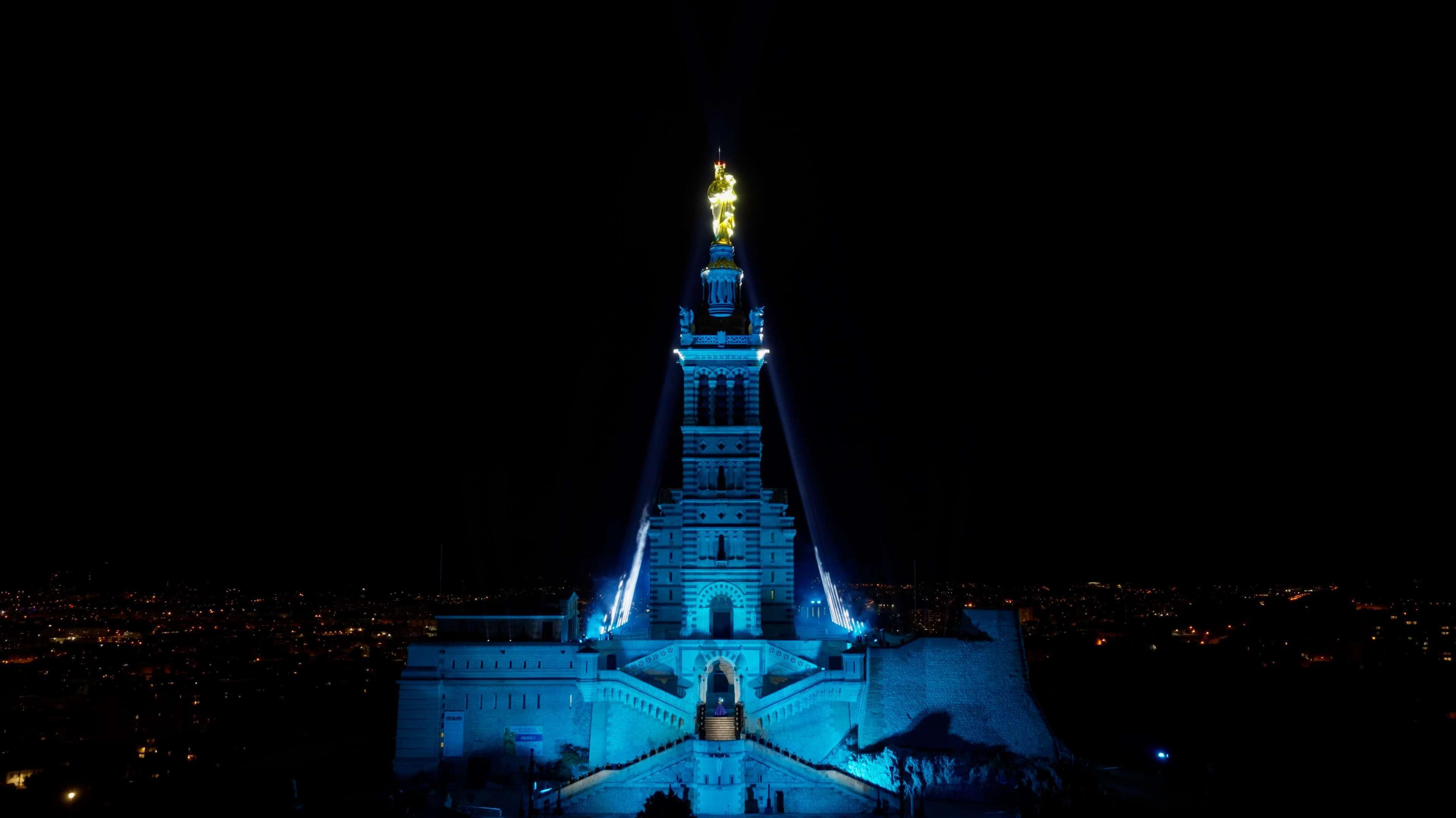 La Bonne Mère a brillé de mille feux ! Retour  en images sur « ÉLÉVATION », le show spectaculaire de Michael Canitrot