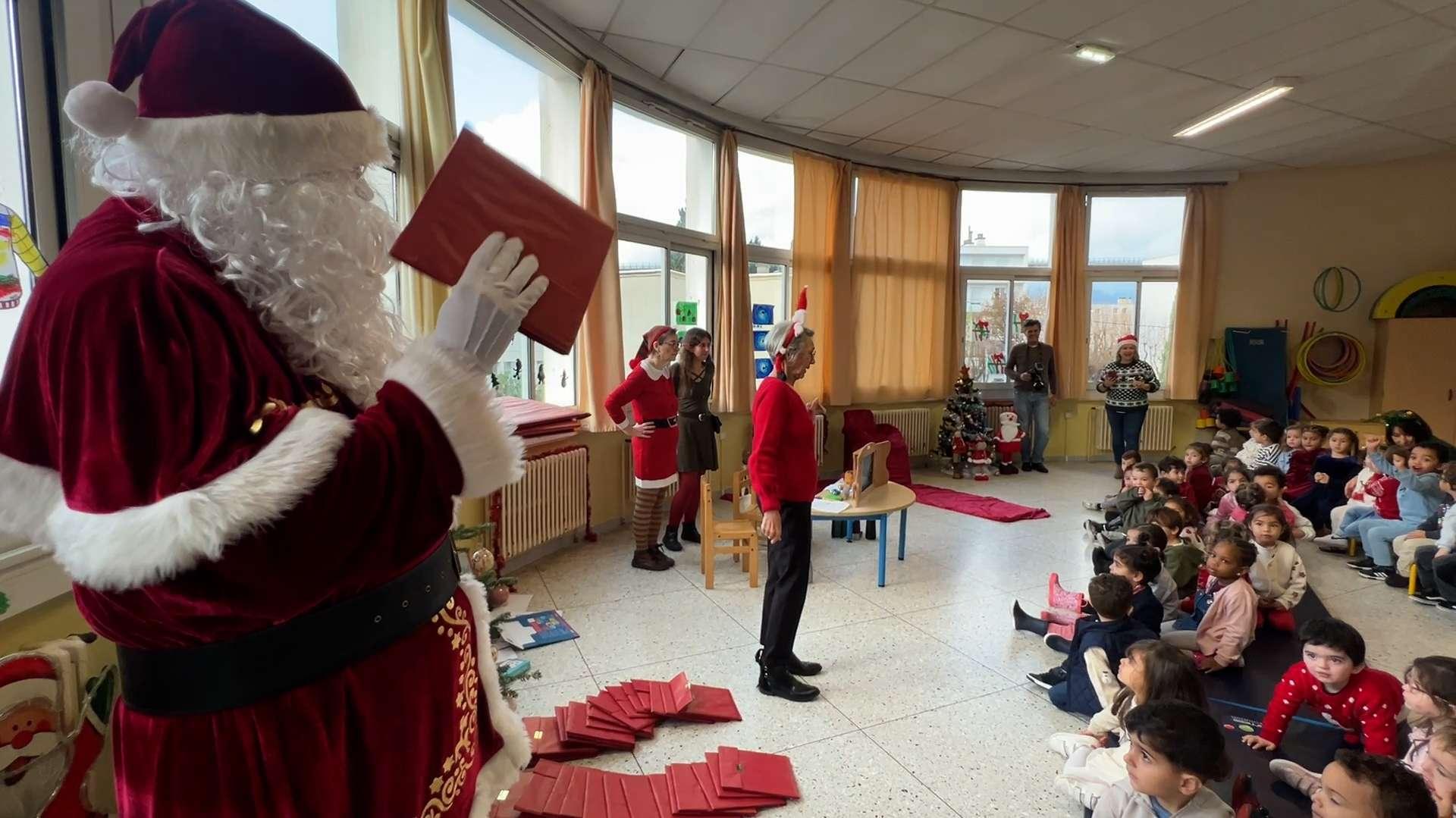 Le Père Noël a apporté des livres par milliers aux petits Martégaux