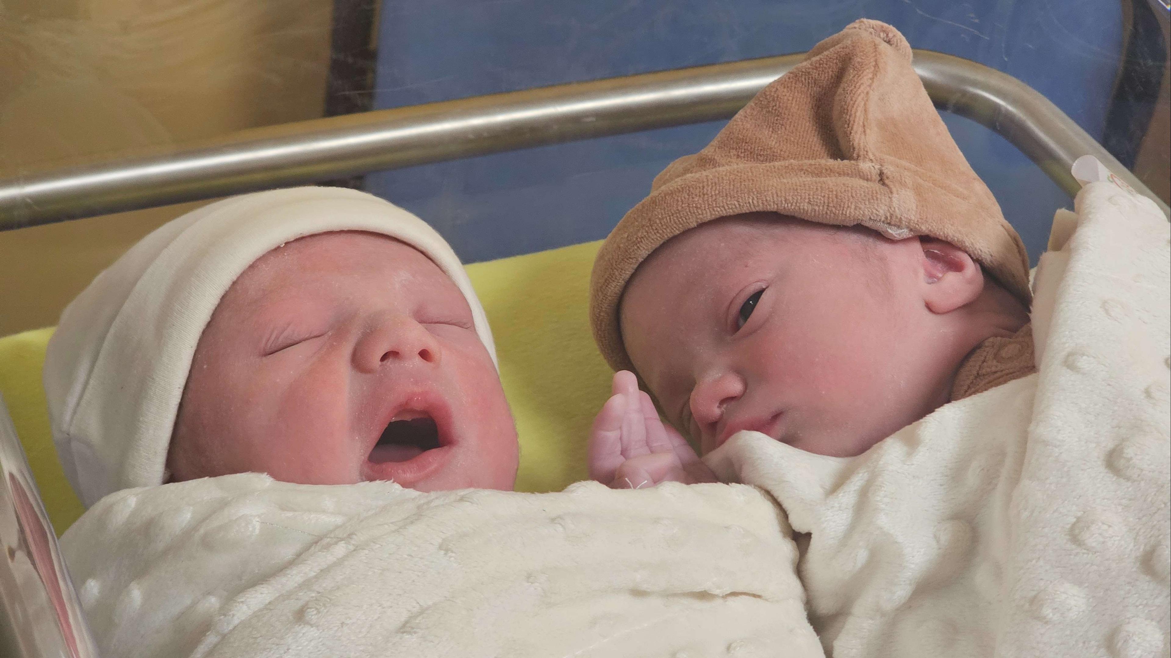 VIDEO. Réveillon à la maternité de Martigues : Noah et Samuel, les deux derniers bébés de 2025 