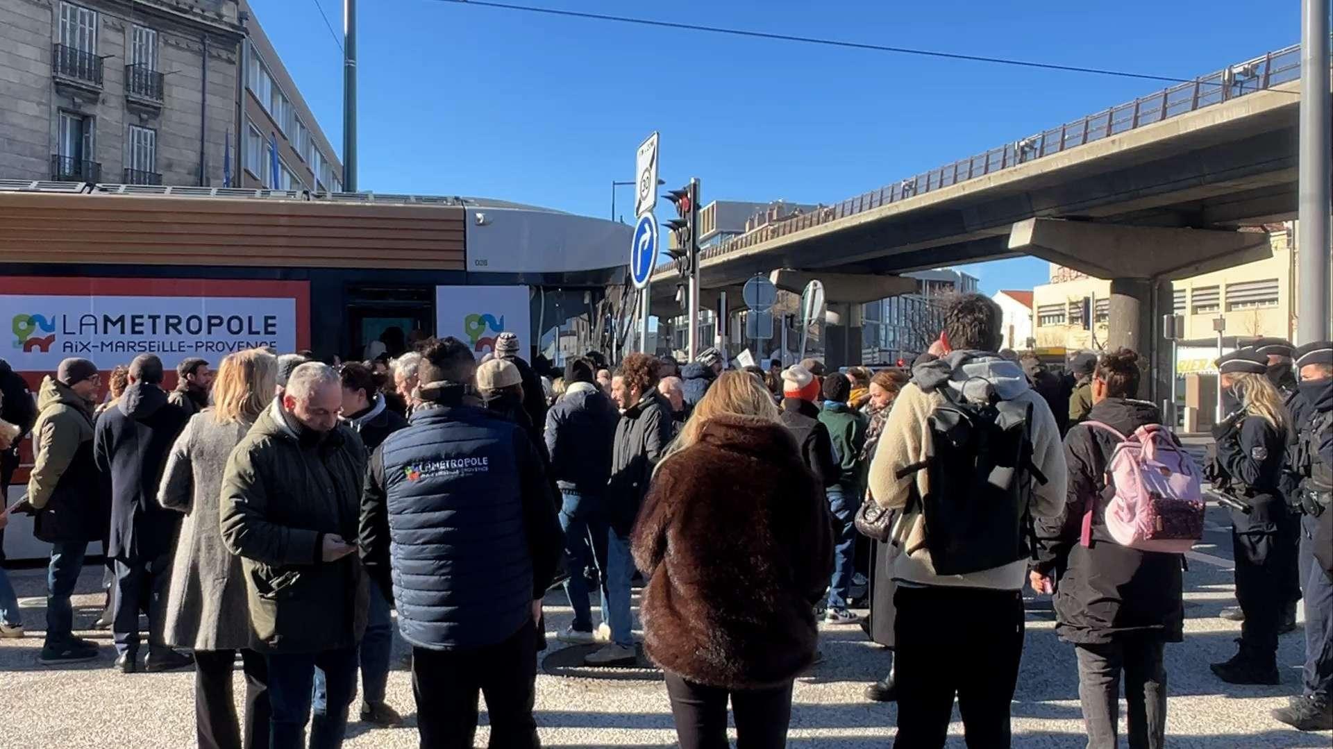 "Mieux vaut tard que jamais" : le soulagement des Marseillais face à l'extension du tramway T3