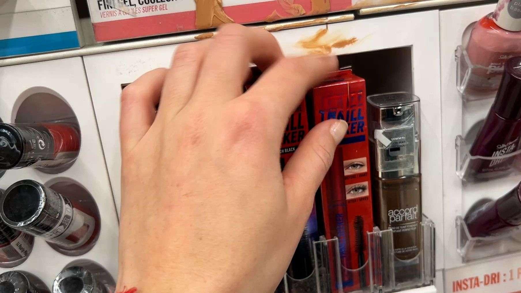 PFAS : Cuisine, maquillage, alimentation... comment chasser les "polluants éternels" de votre quotidien ?