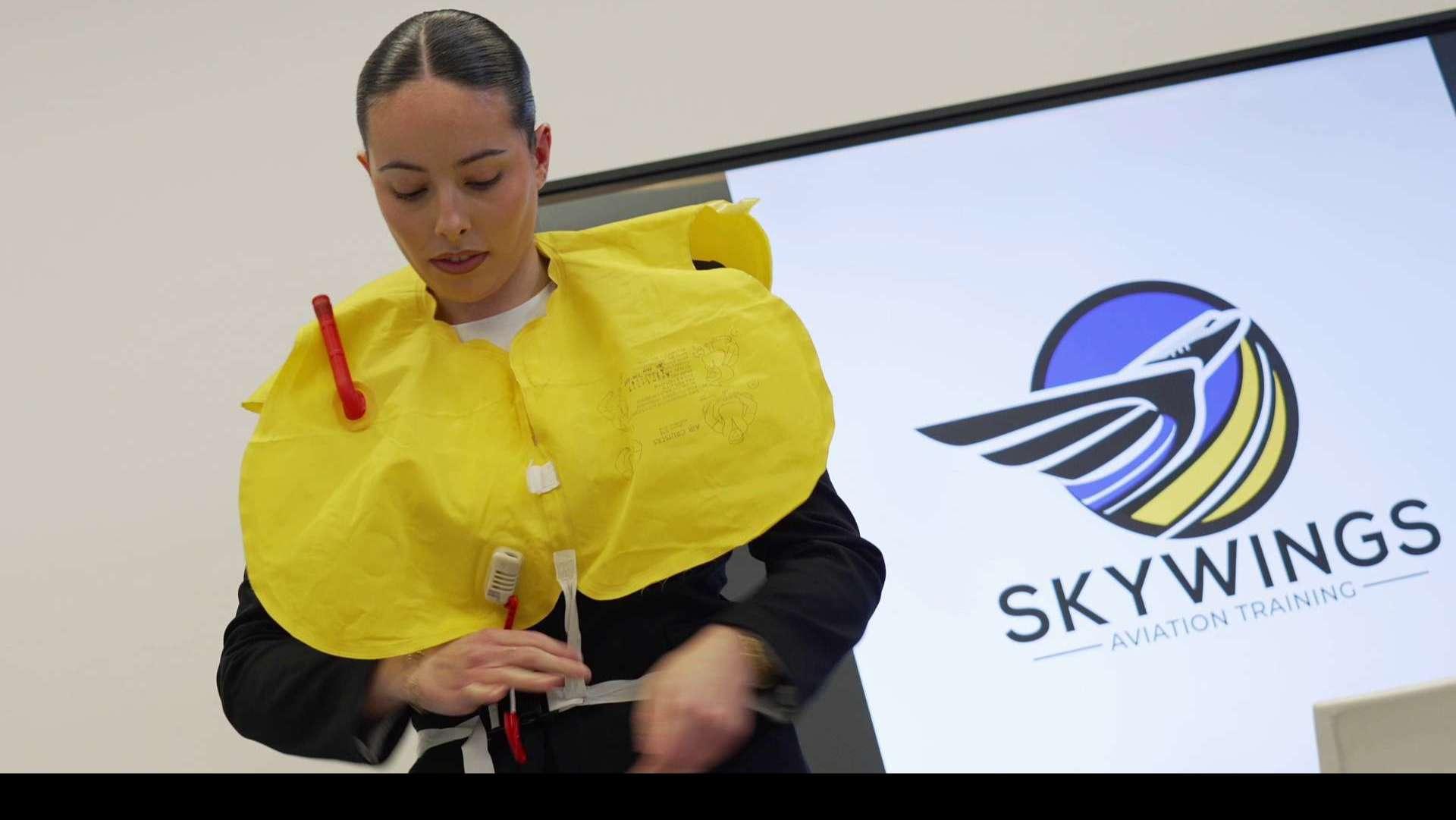 Devenir hôtesse de l’air ou steward : formation et examens CCA à Marseille et Aix-en-Provence avec SkyWings