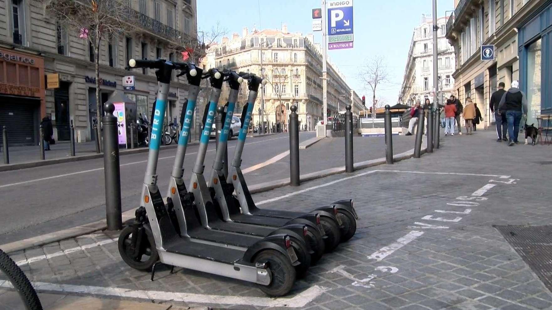 Marseille : "Siffler la fin de la récré", la mairie met la pression sur les opérateurs de trottinettes